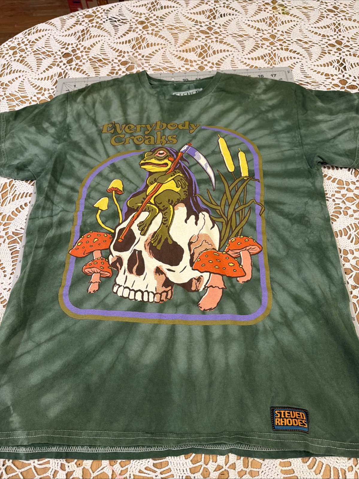 Spencer’s Everybody Croaks by Steven Rhodes Green Tie-Dye T-shirt SIZE S Small