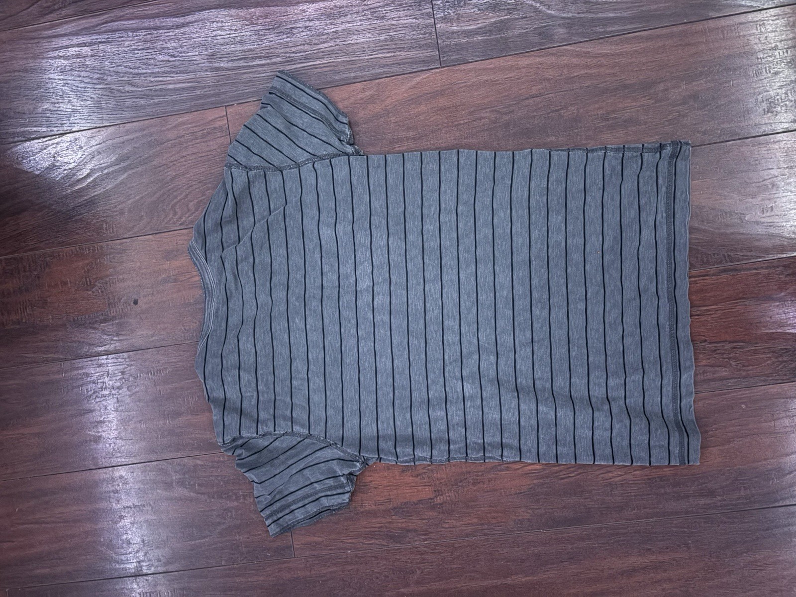 American Eagle Men’s Gray/Black Striped Henley Button T-Shirt Short Sleeve XS