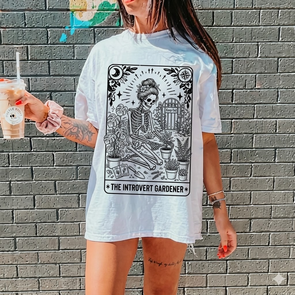 The Introvert Gardener Tarot Card Trendy Skeleton Gift For Gardening Lover T-Shi