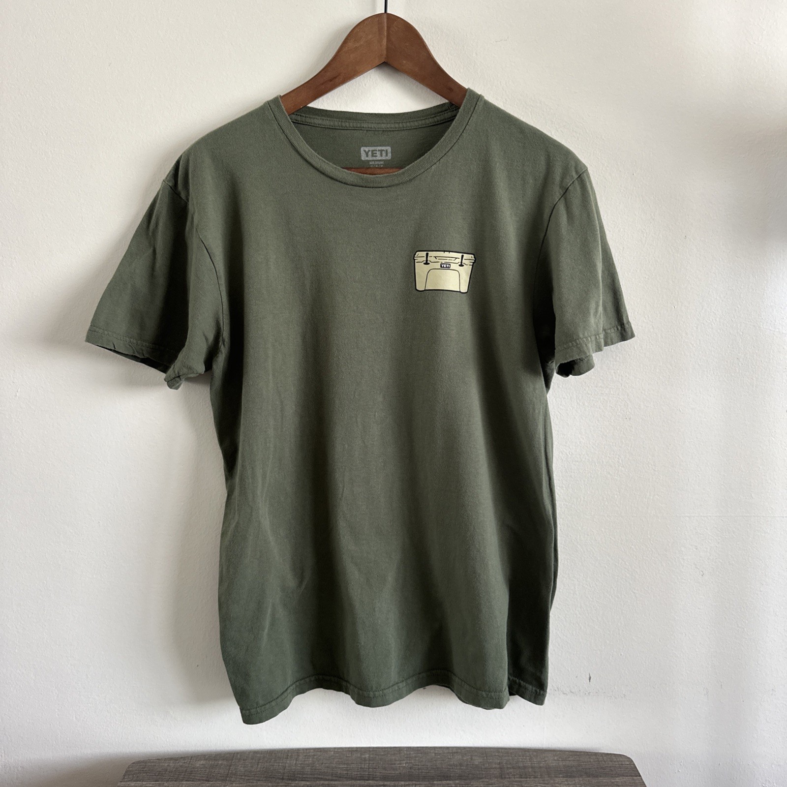 YETI Men’s Medium Short Sleeve T-Shirt 100% Cotton Green