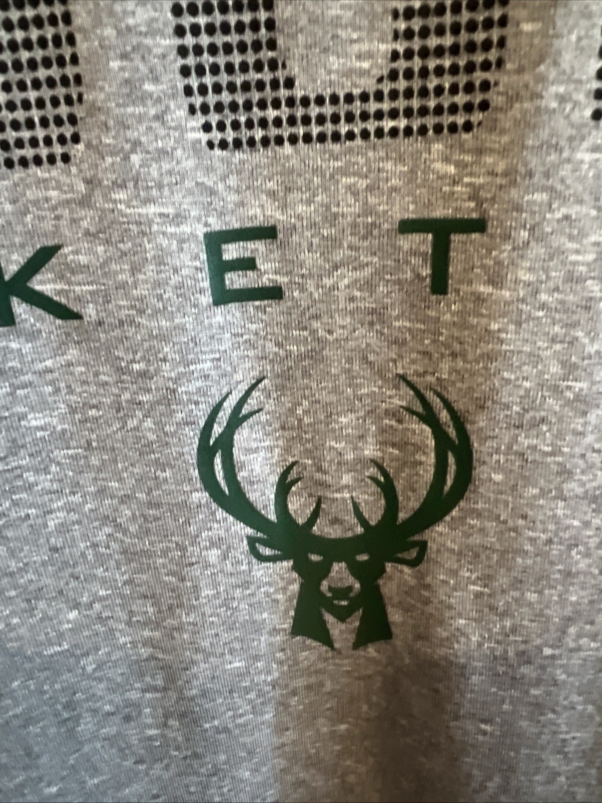 NBA Milwaukee Bucks 100% Polyester Long Sleeve Graphic Shirt Men’s Size XL Gray
