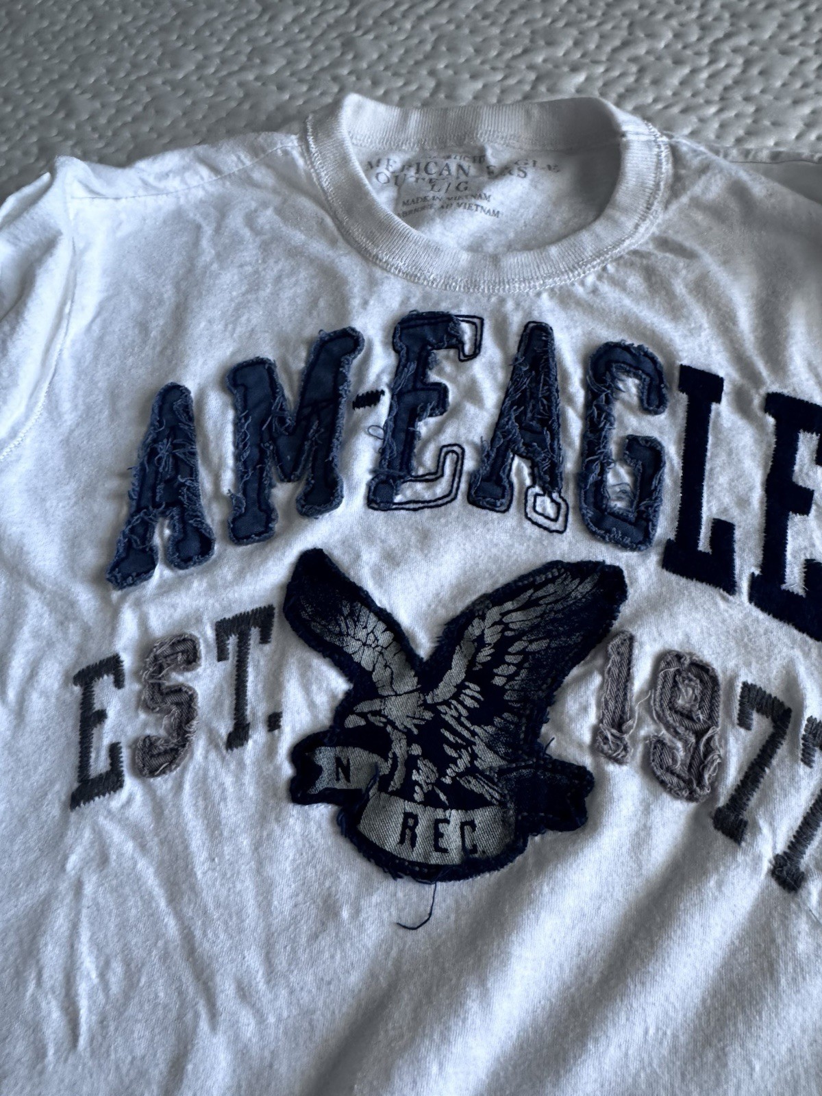 American Eagle Outfitters Men’s White Athletic Fit Graphic Tee Long Sleeve L/G
