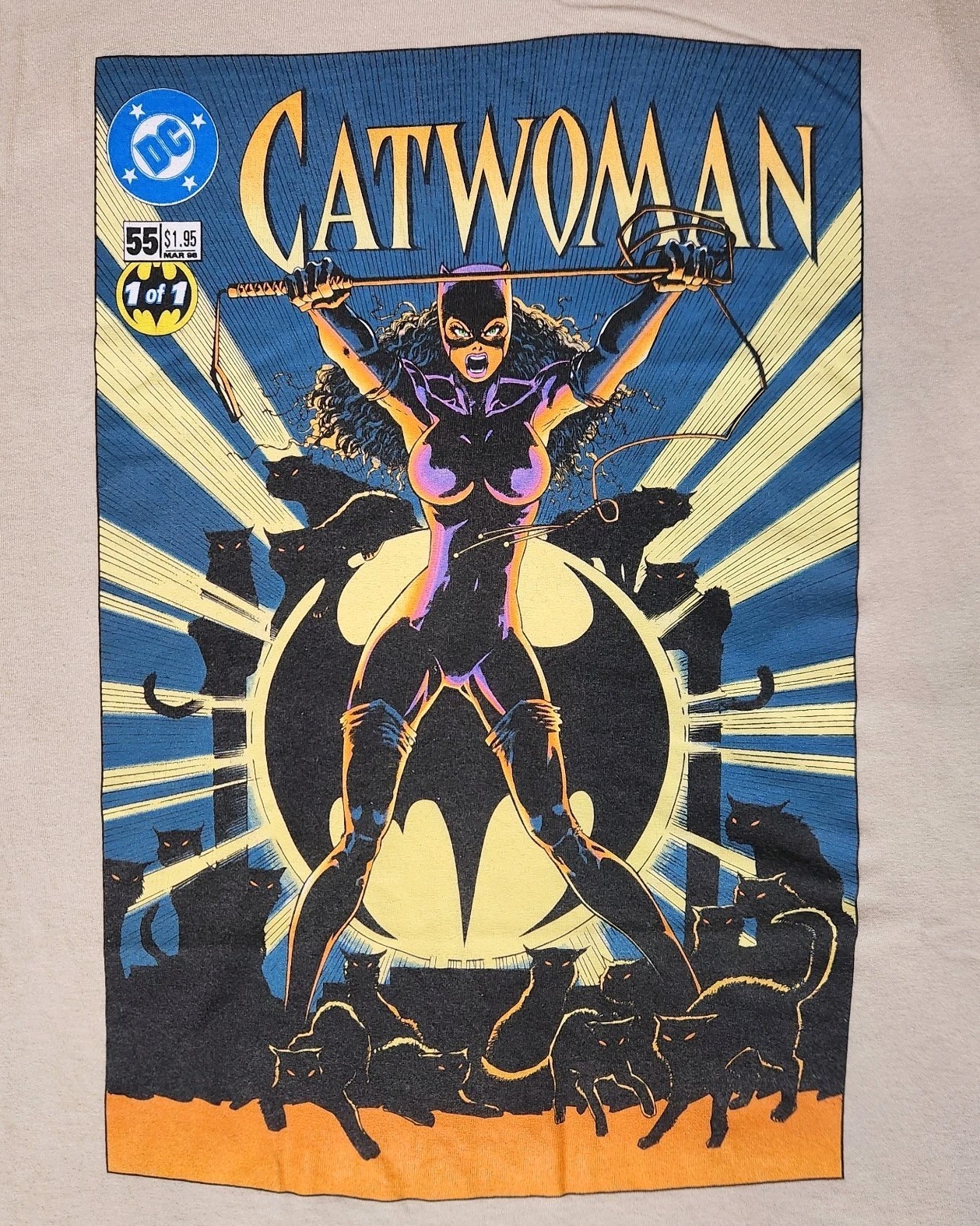 DC Comics Batman CATWOMAN T-Shirt Mens Large L Beige Official Free Shipping