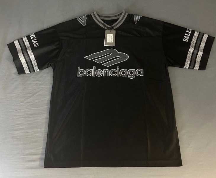 Balenciaga Men’s L Black Graphic Logo V-Neck Short Sleeve T-Shirt