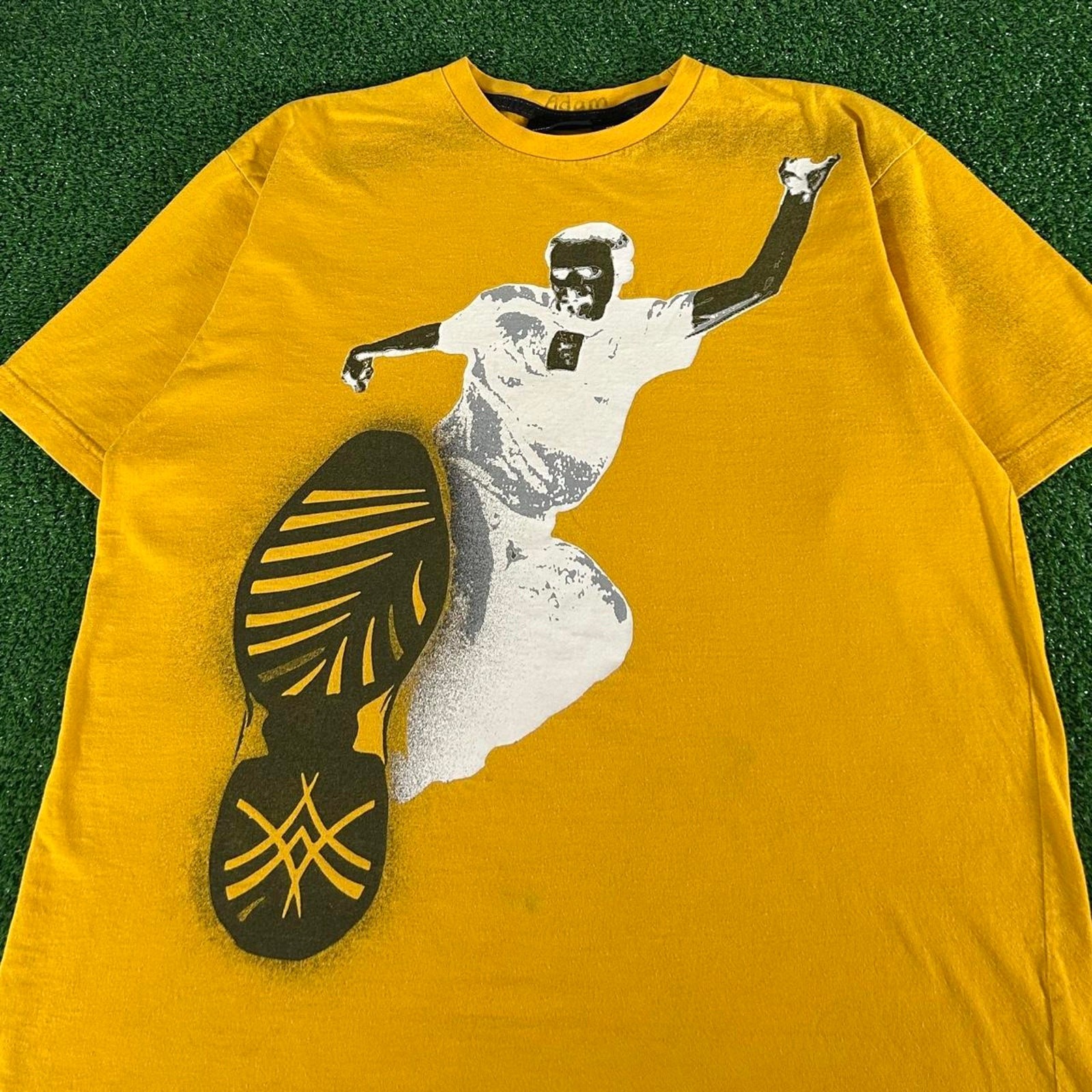 Vintage Y2K No Boundaries Kick It Skater Graphic Tshirt Size L Obscure
