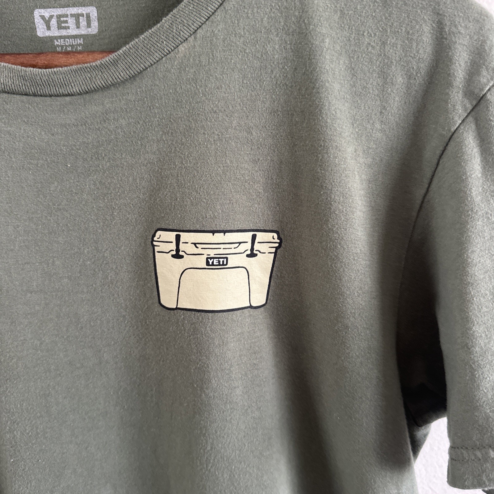 YETI Men’s Medium Short Sleeve T-Shirt 100% Cotton Green