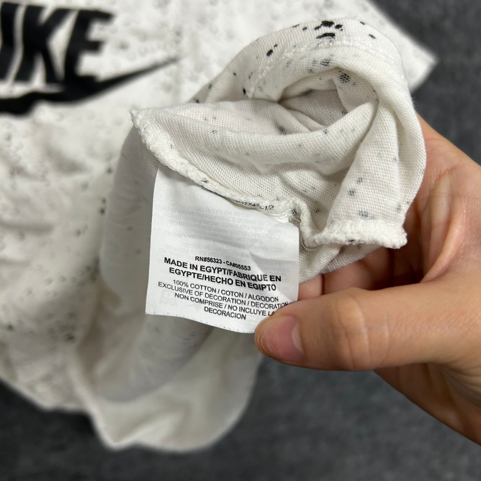 Nike T-Shirt Mens Size M White Paint Splatter Graphic Logo Athletic Cut Cotton