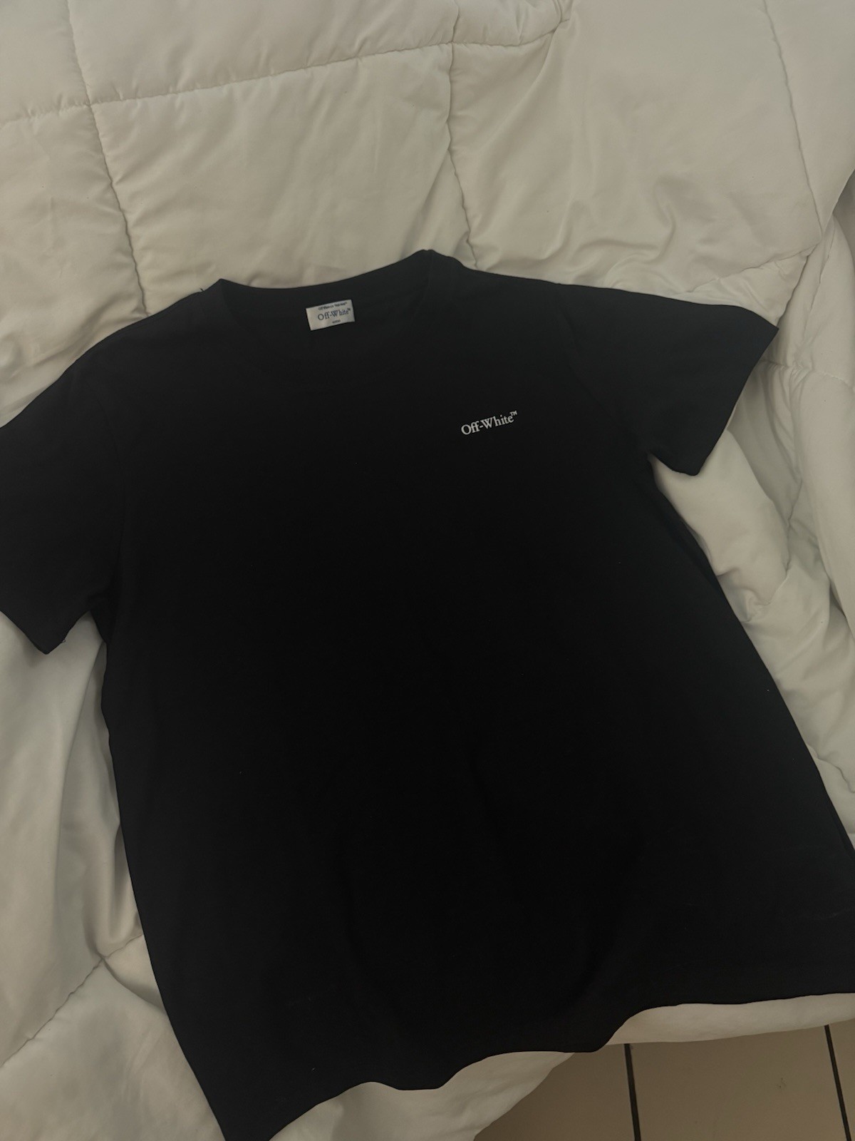 Off White T-Shirt Size Medium