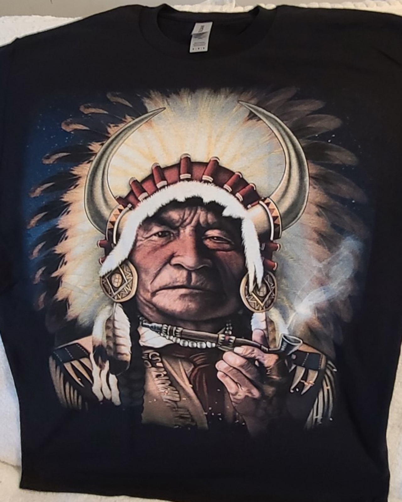 INDIAN CHIEF PEACE PIPE SMOKING NATIVE AMERICAN FEATHERS T-SHIRT