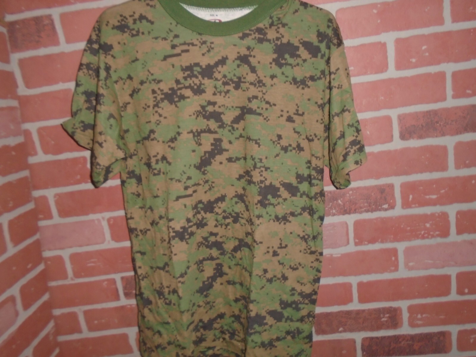 ROTHCO MENS CAMOFLAUGE TSHIRT SIZE MEDIUM WORN 2 TIMES