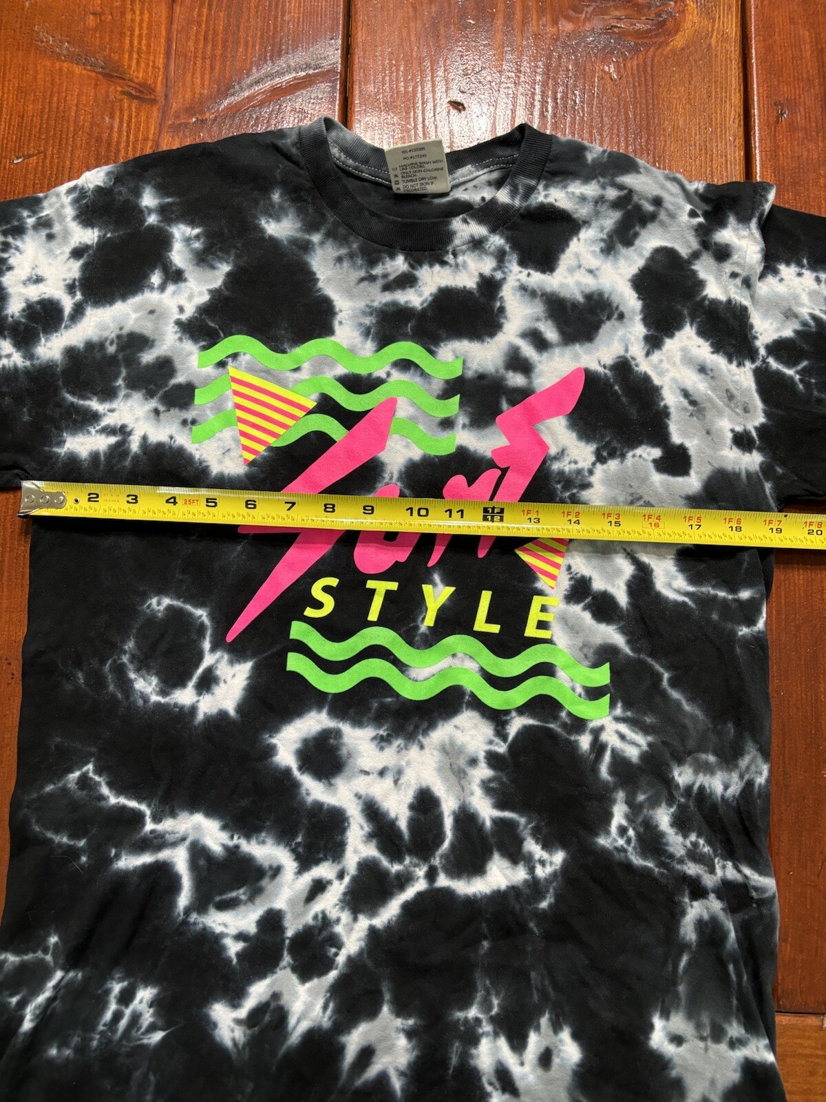 Surf Style Adult Size Medium T-Shirt Black Gray Tie Dye Neon Graphic Worn White