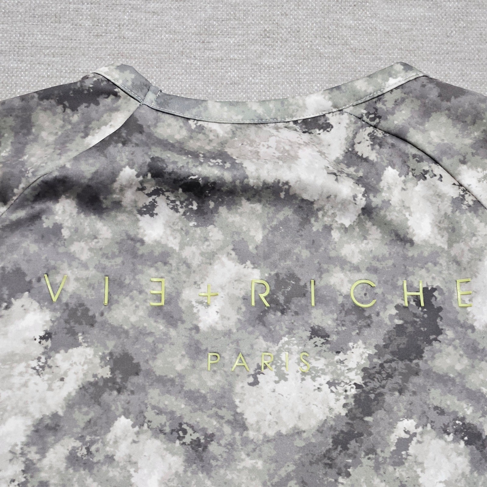 Vie + Riche Paris Camo Graphic T-Shirt Medium Grey Digital Print Curved Hem