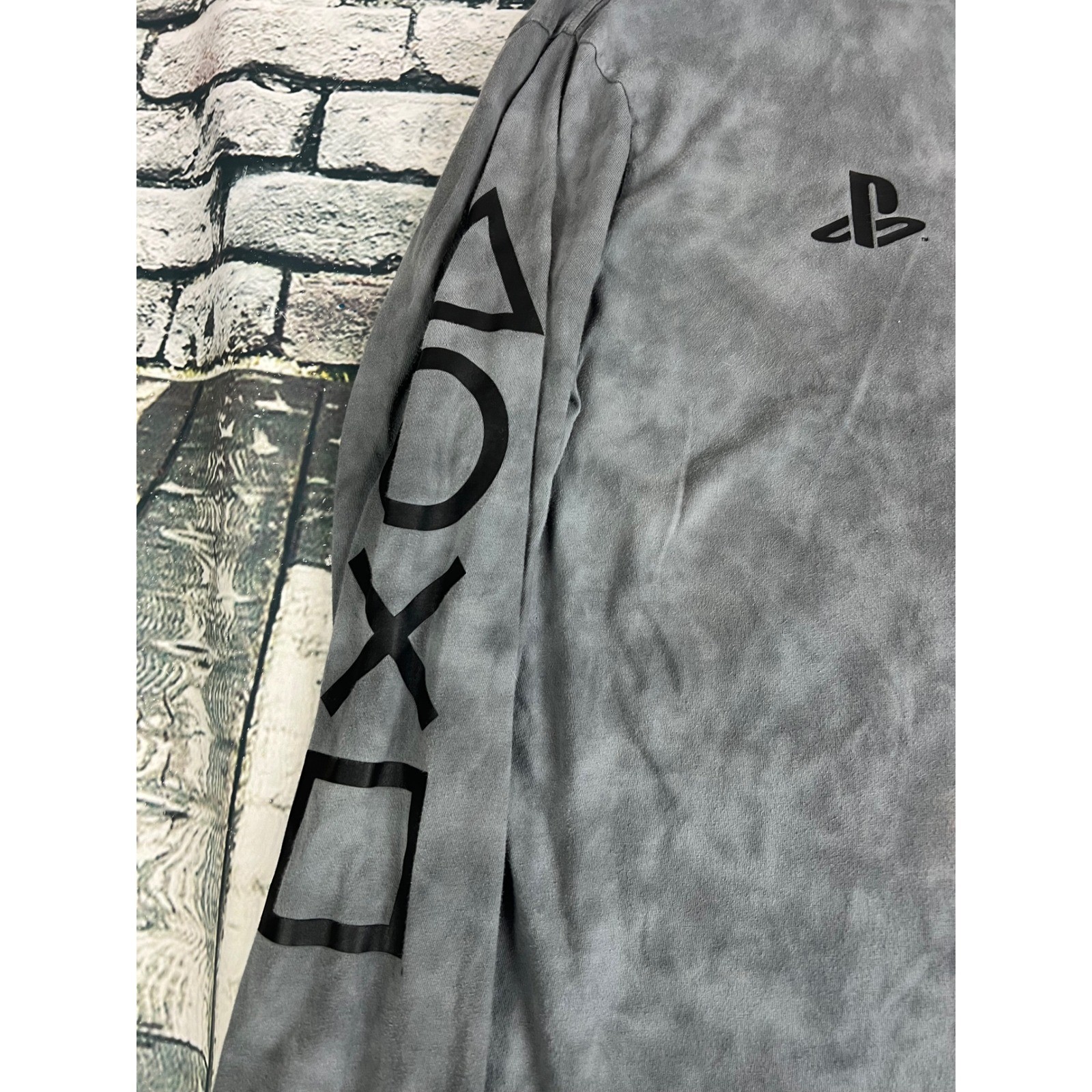 PlayStation PS5 Long Sleeve Gray Shirt Men’s Size L/G Gaming Top