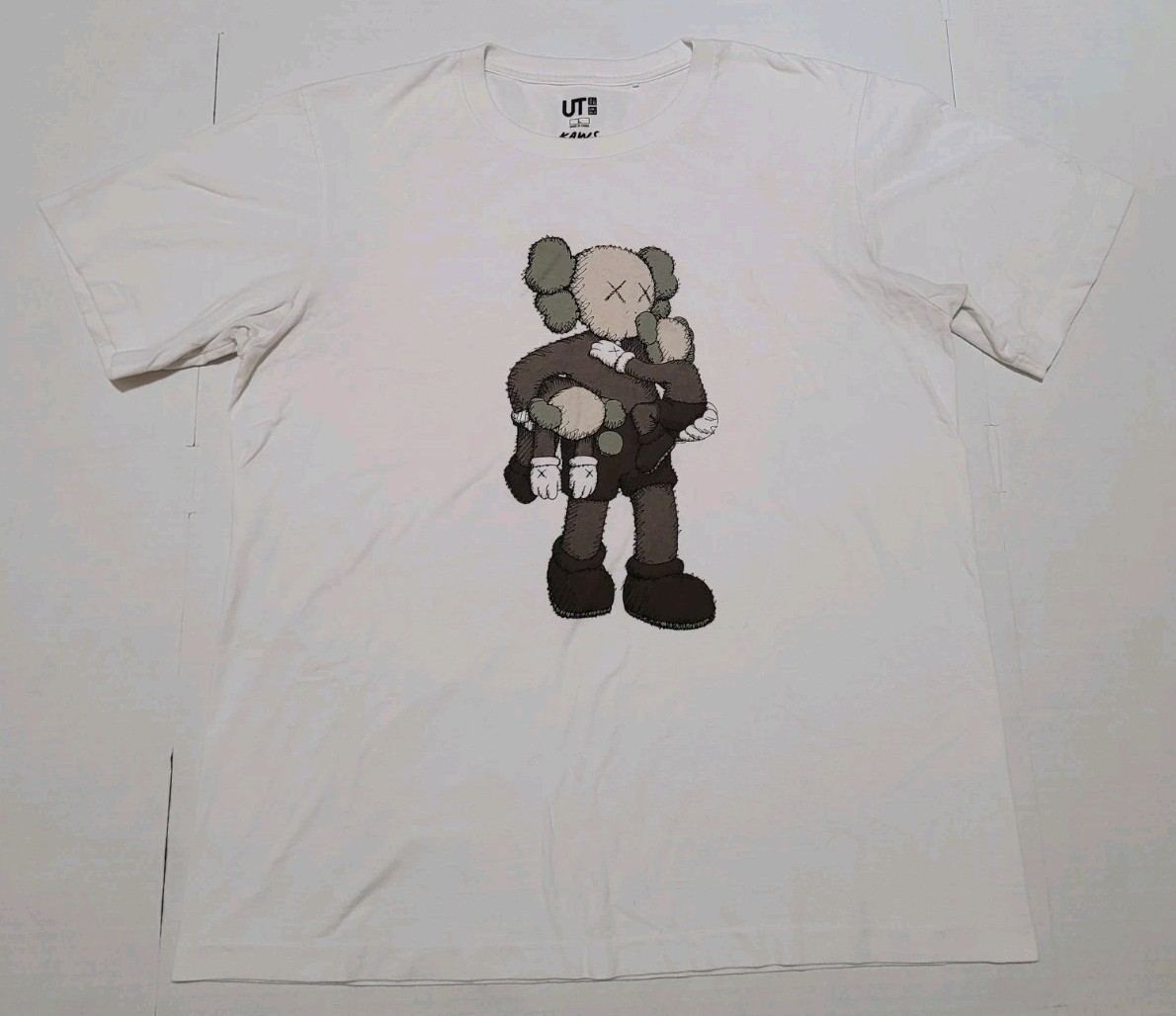 KAWS x Uniqlo UT Companion Graphic T Shirt Size Large White 100% Cotton