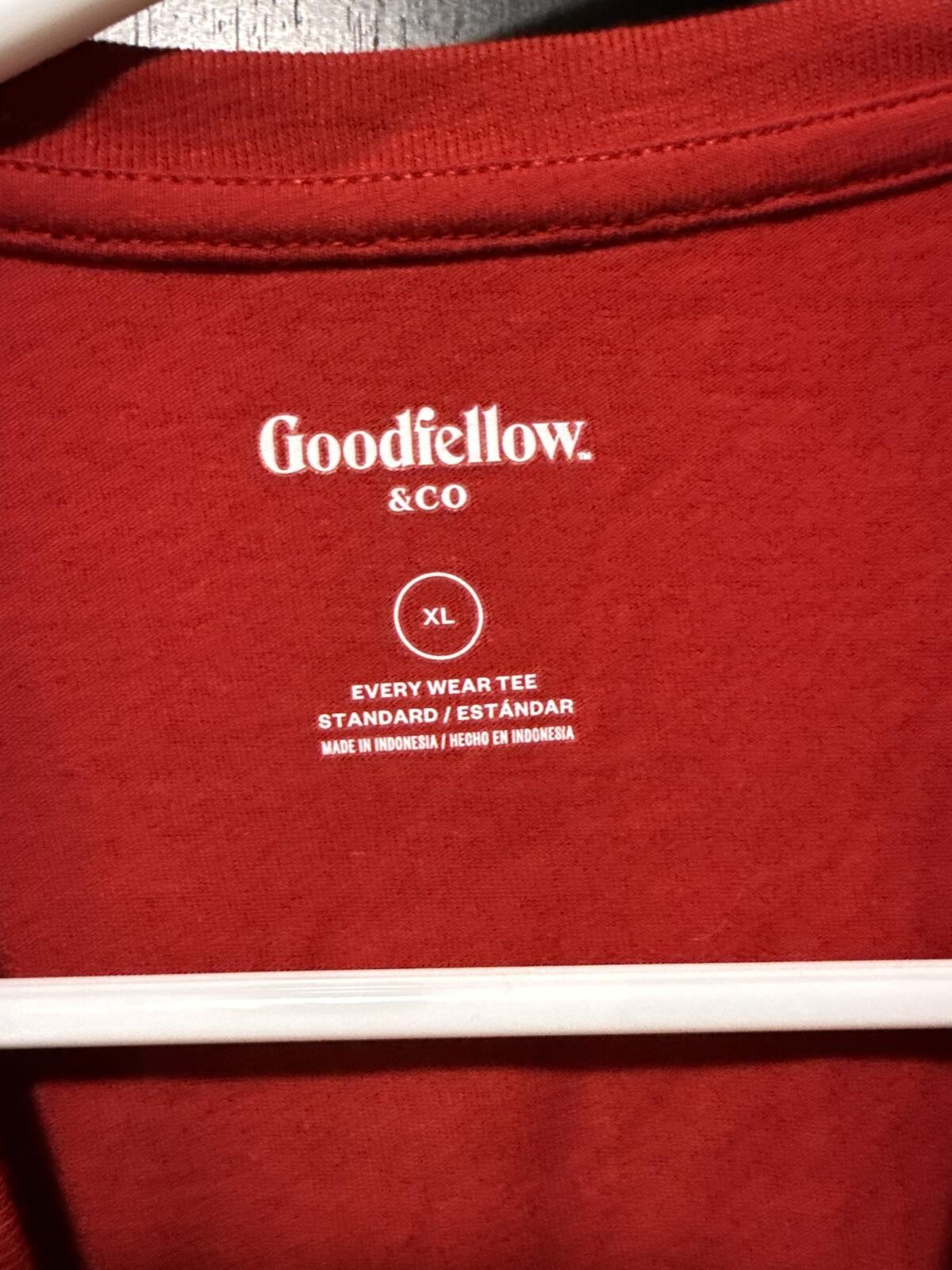 Goodfellow & Co Red V-Neck Short Sleeve T-Shirt XL