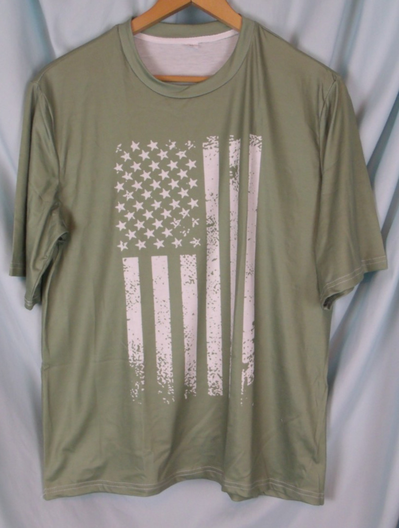 Green Patriotic Themed Crew Neck SS Knit Tee Unisex Size M NWOT