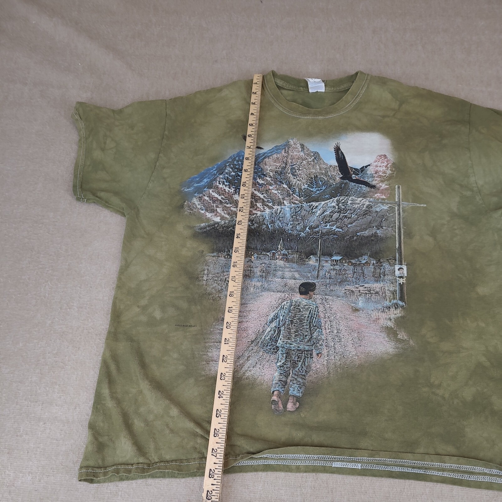 Soldier Returns Home American Flag Eagle Ghost of Fallen Gildan XL Men Green