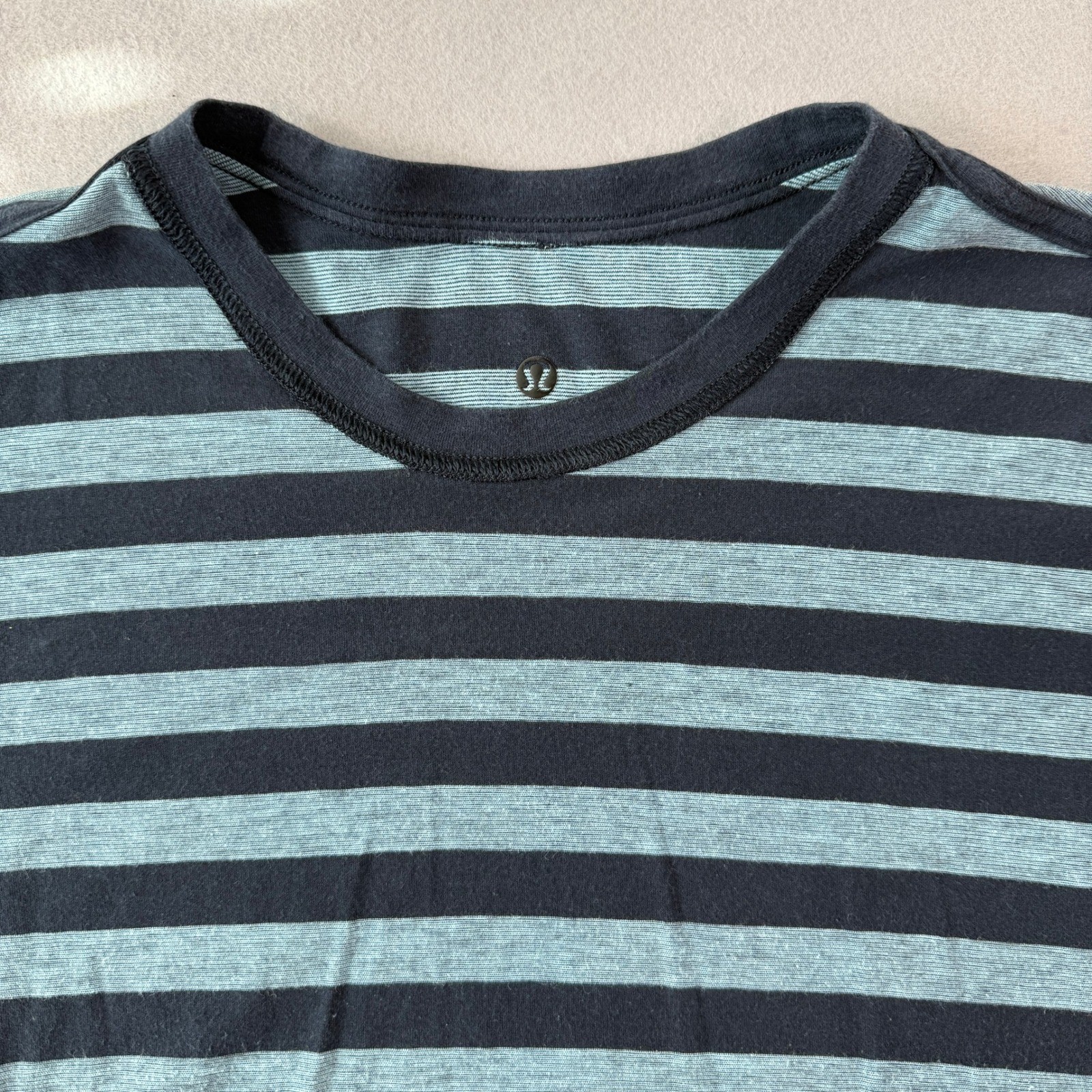 Lululemon T-Shirt Mens XL Black Blue Stripe Crew Neck Short Sleeve Athletic