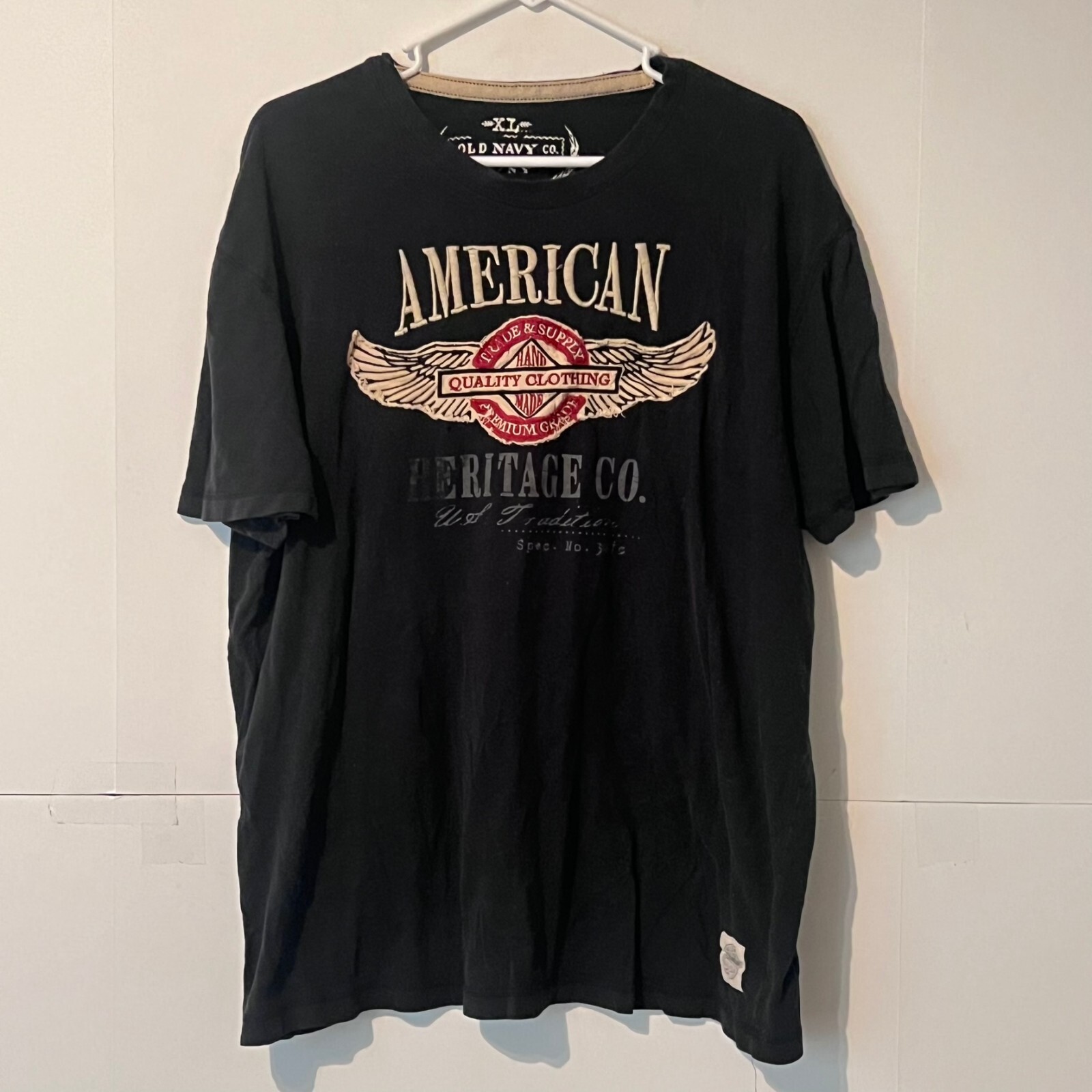 Old Navy Mens T-Shirt Size XL Black Faded Embossed American Heritage Co.