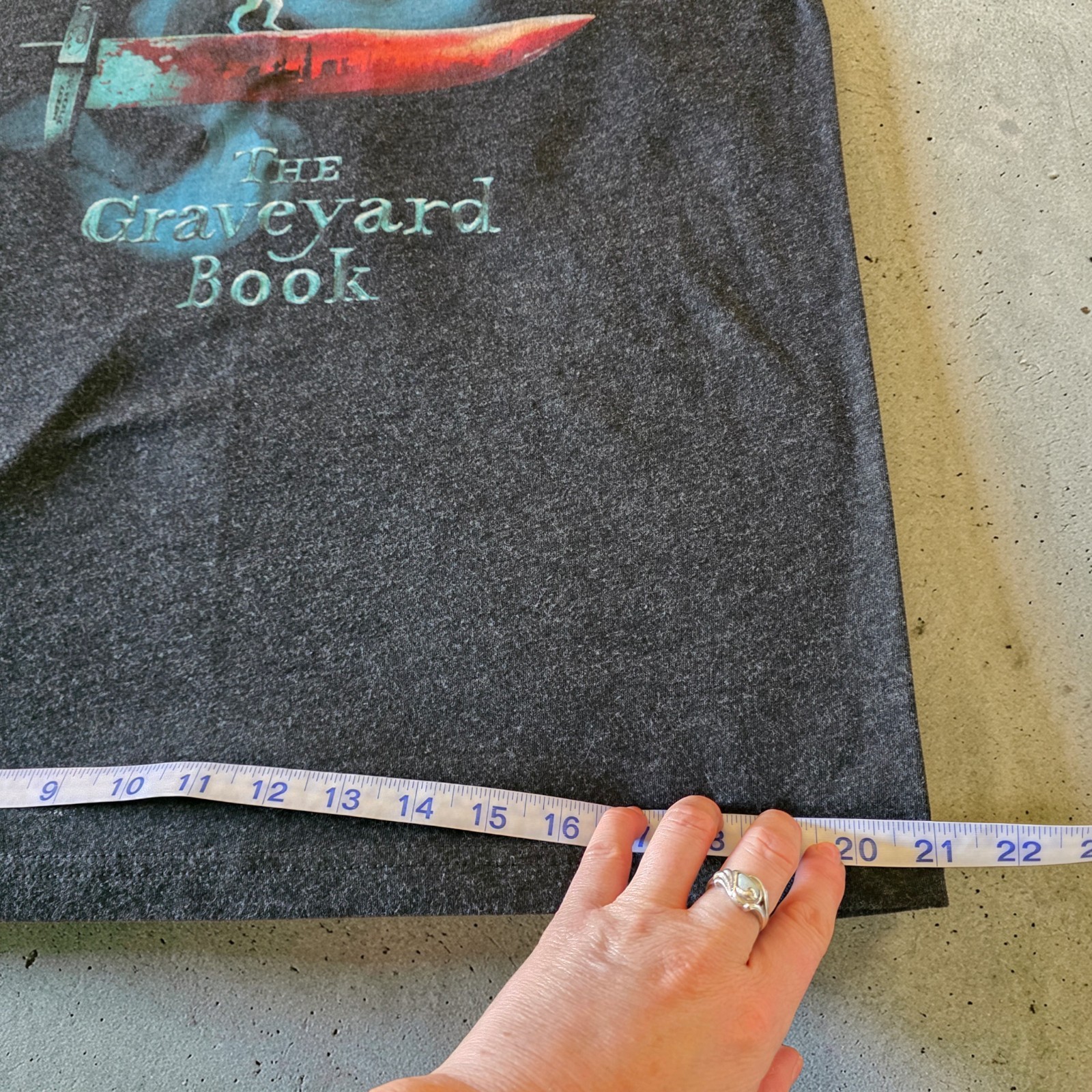 Neil Gaiman The Graveyard Book Mens L T-Shirt Official Literary Graphic Tee Gray