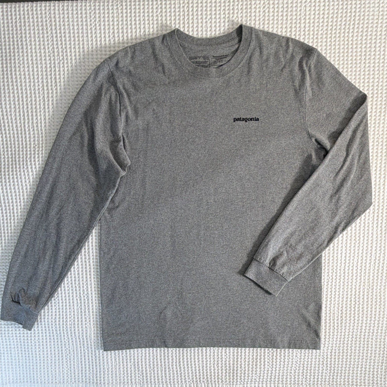 Patagonia Responsibili-Tee Men’s Gray Bison Graphic Crew Neck Long Sleeve M