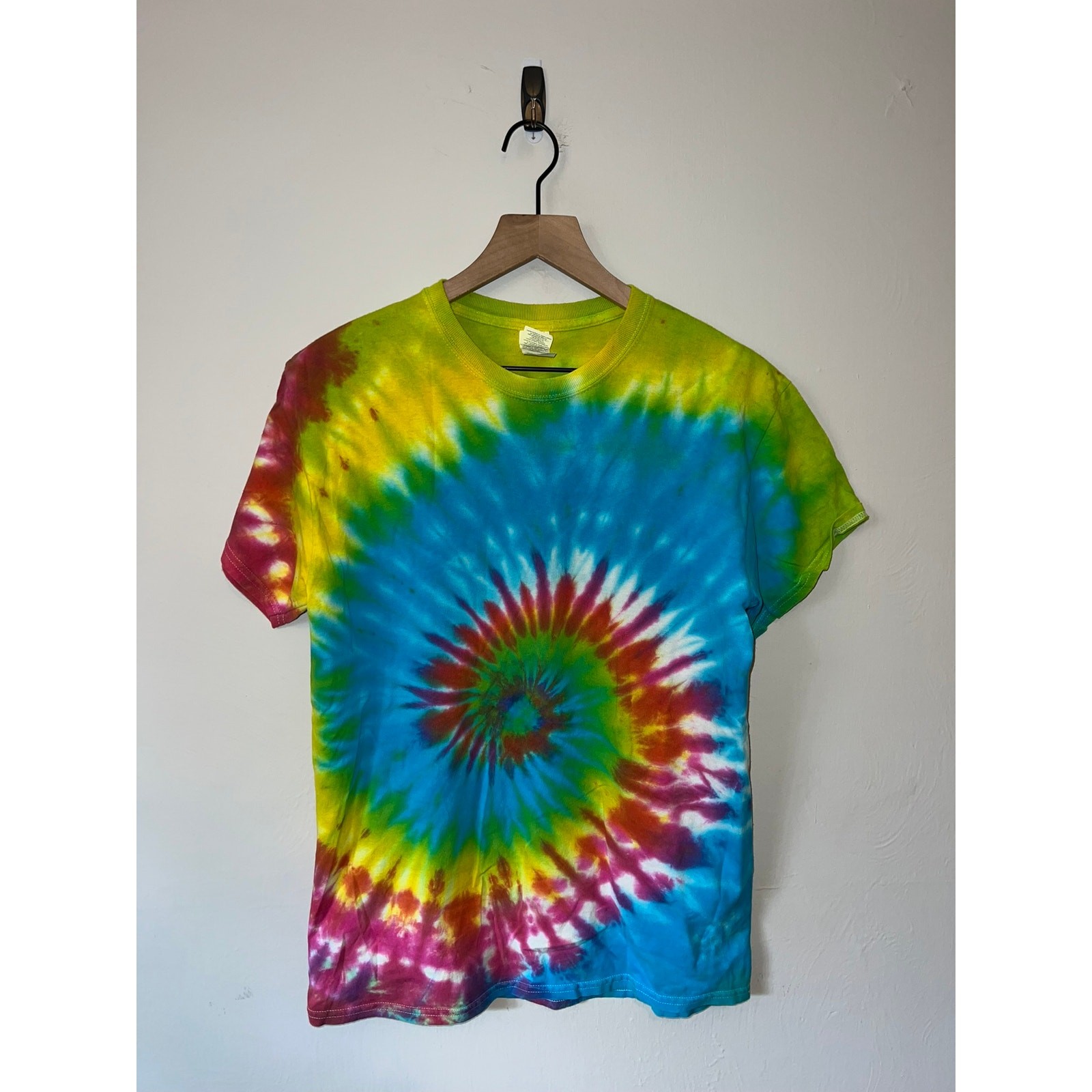 Vintage Gildan Rainbow Tie DYe Shirt Spiral Multicolor Tee VTG M Medium