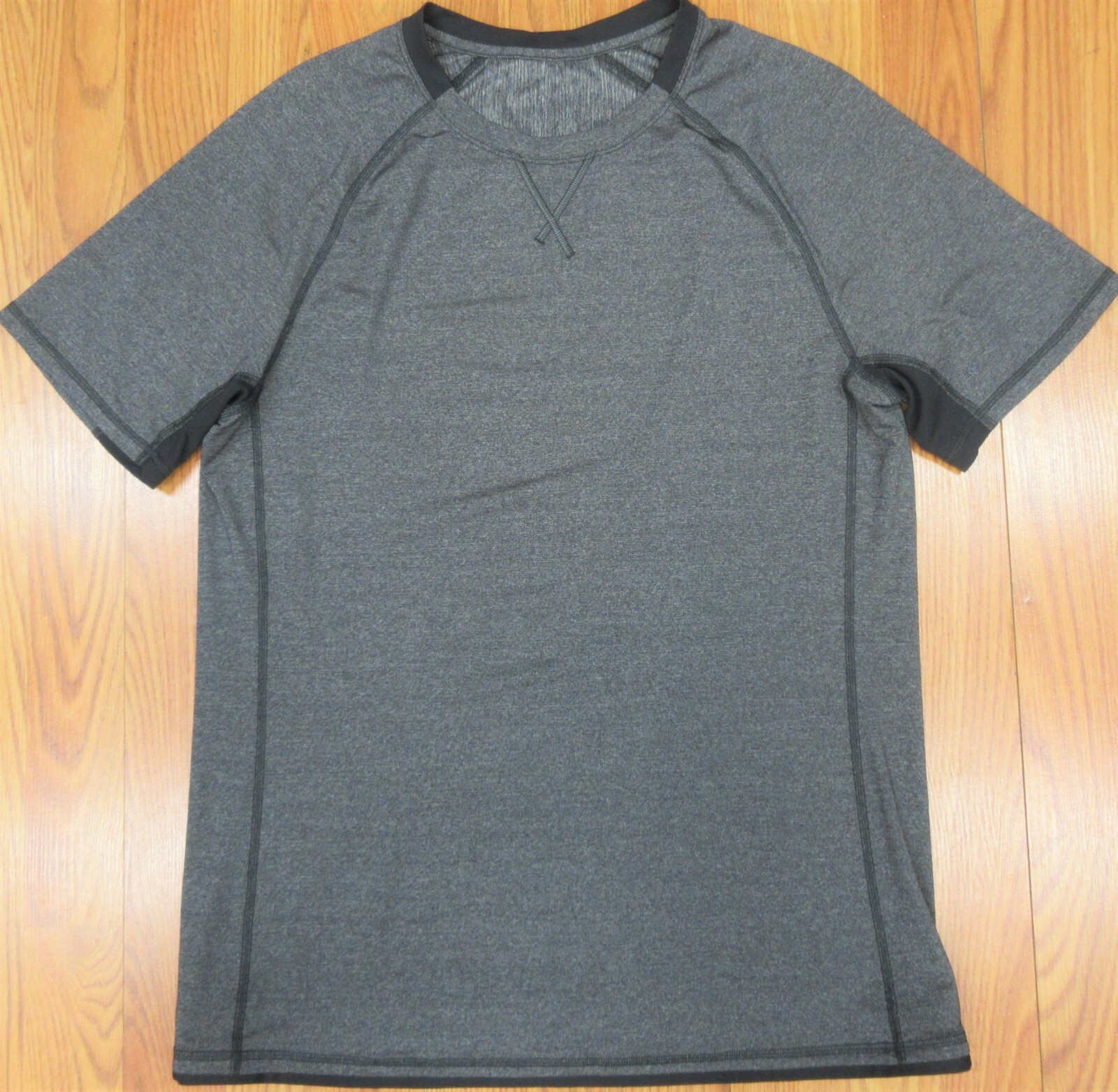 LULULEMON ATHLETICA T-SHIRT POLYESTER/SPANDEX GRAY & BLACK Sz MEDIUM, M