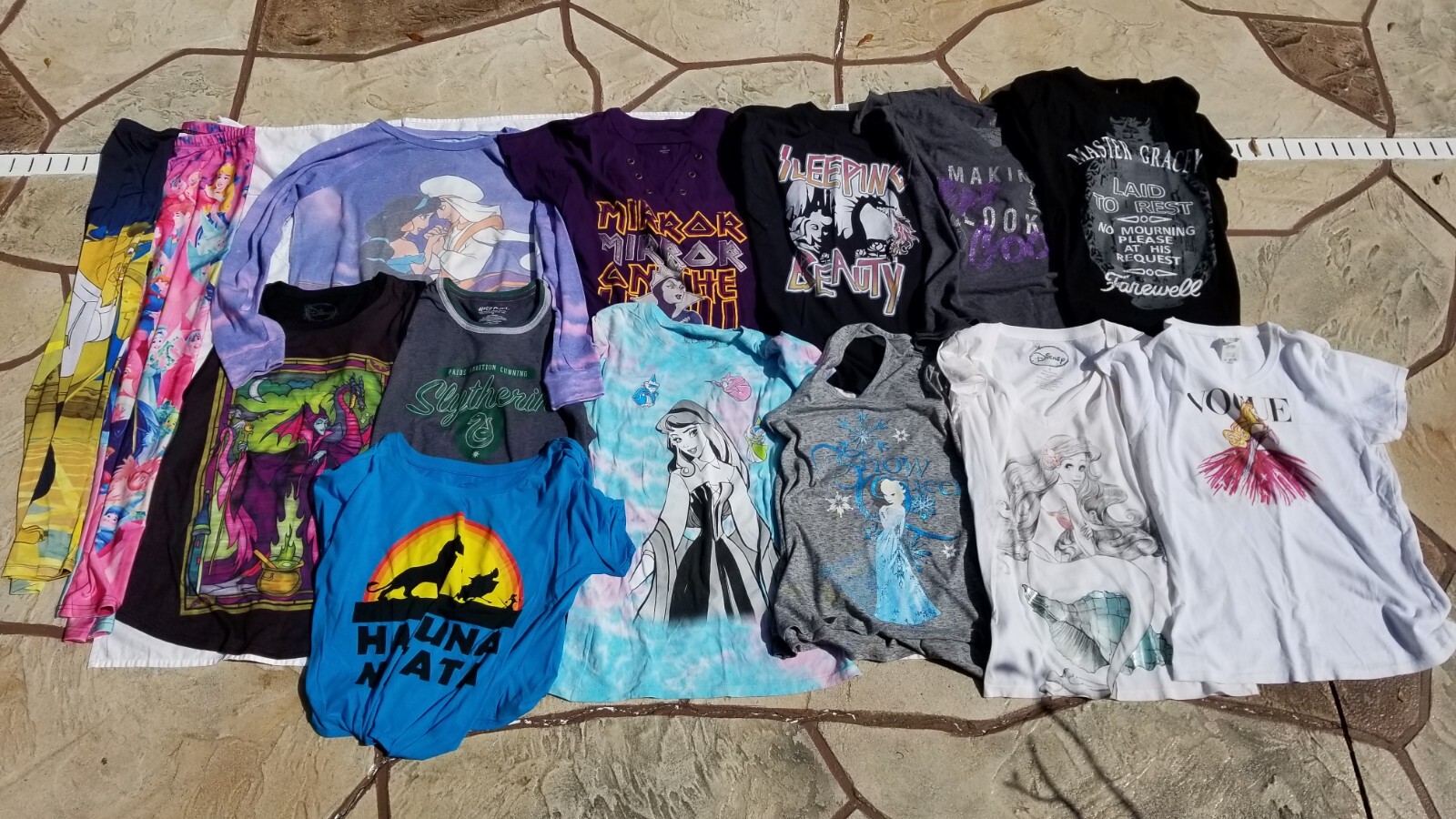 Womens Disney T Shirt 12 Lot Medium Sleeping Beauty Aladdin Princess w/ Leggings