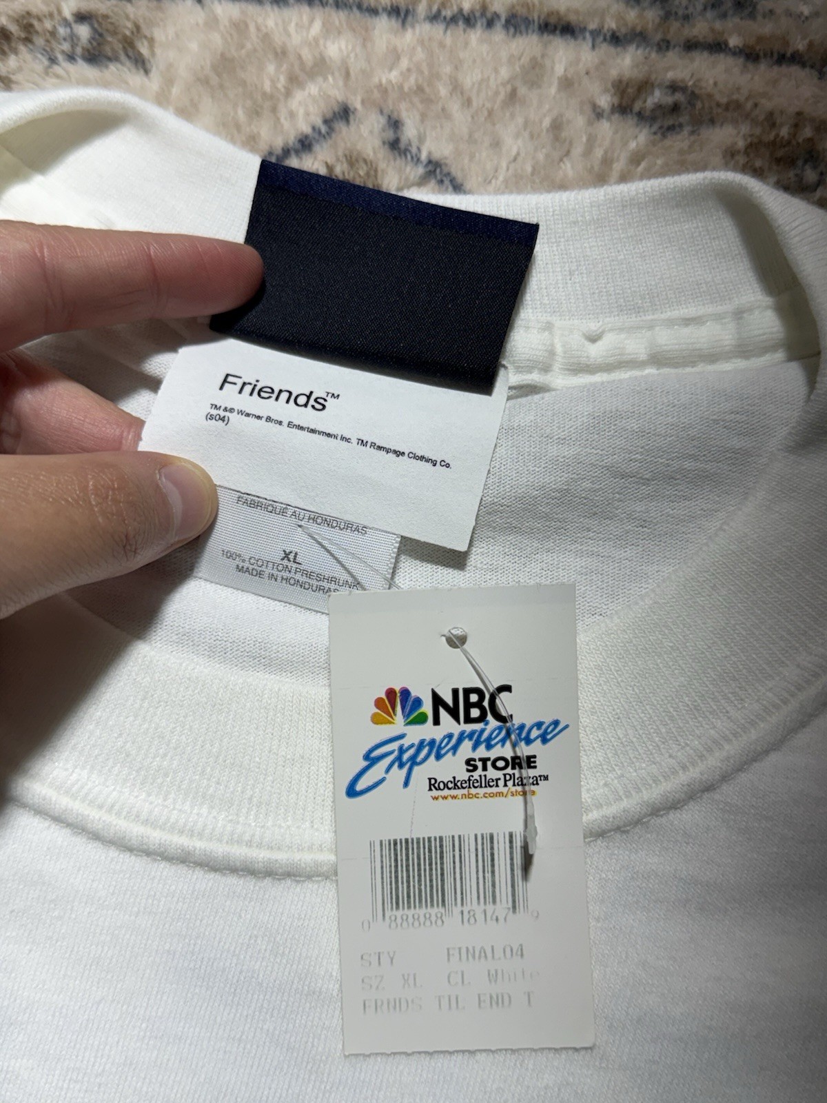 VTG 04” NBC Store FRIENDS Embroidered Logo TV Show Cast White T-Shirt Sz XL NWT
