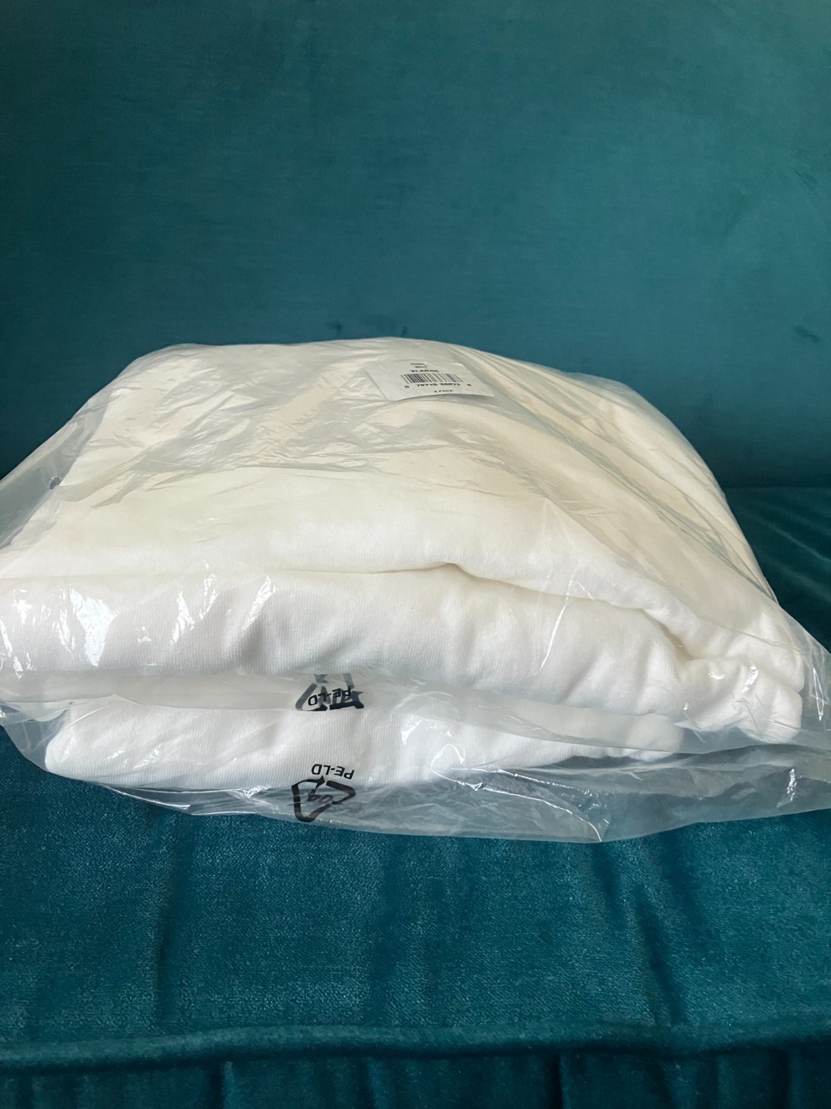 MENS XL WHITE HANES ESSENTIALS COTTON TSHIRT (SELLING TWO FOUR PACKS)