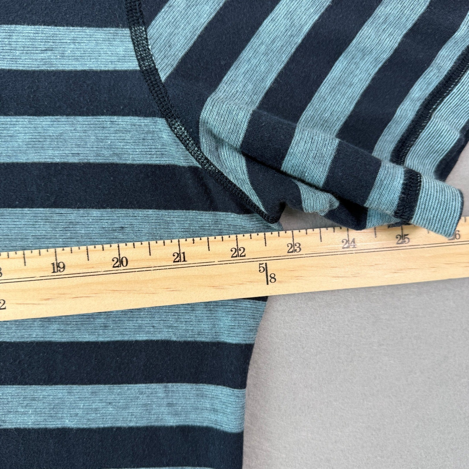 Lululemon T-Shirt Mens XL Black Blue Stripe Crew Neck Short Sleeve Athletic