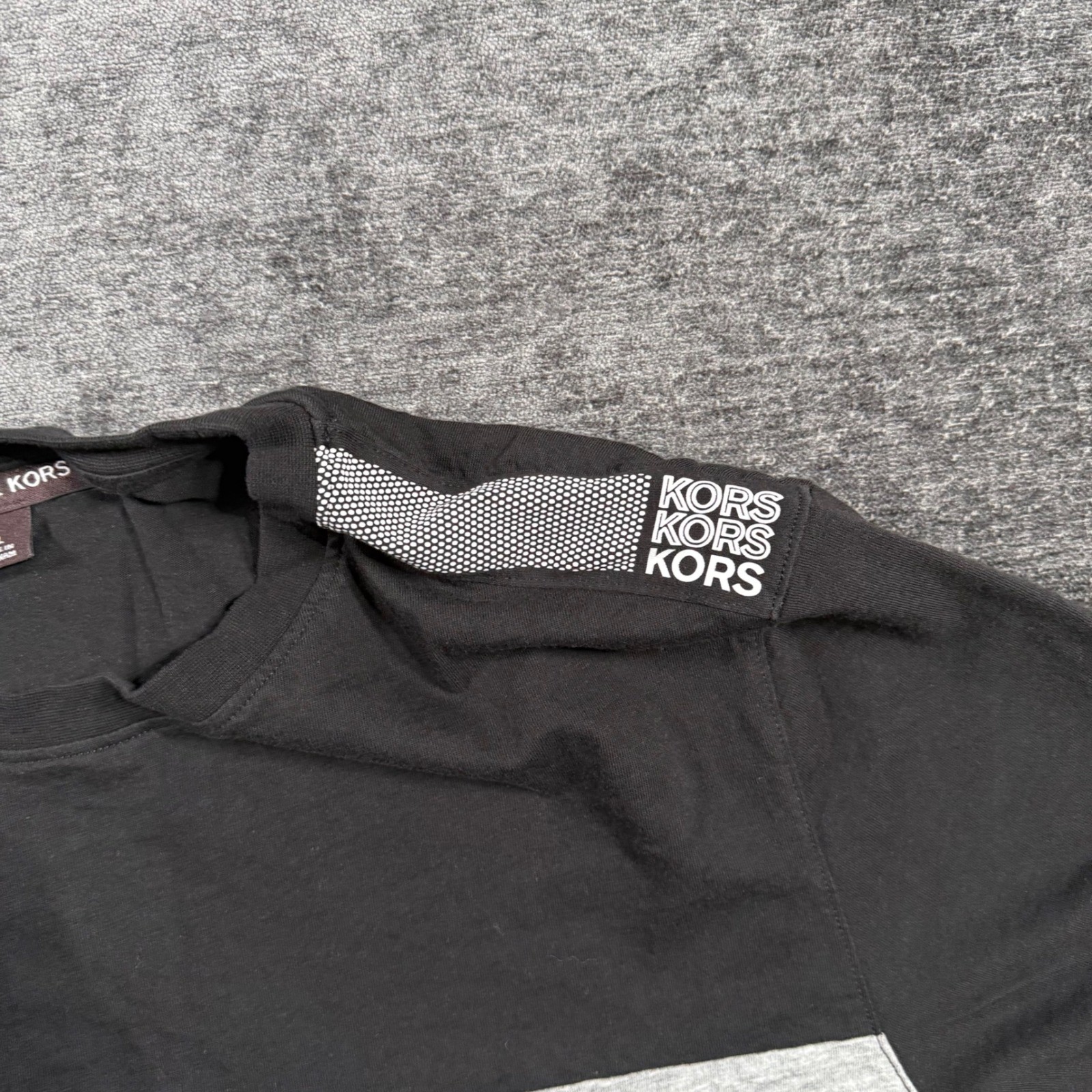 Michael Kors Mens Colorblock T-Shirt Black Grey Shoulder Logo KH351RRFV4 XL