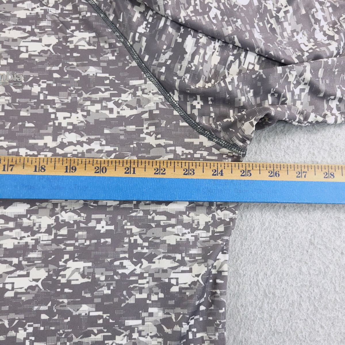 Columbia Shirt Mens Extra Large Gray Digital Camo Fish Print Moisture Wicking