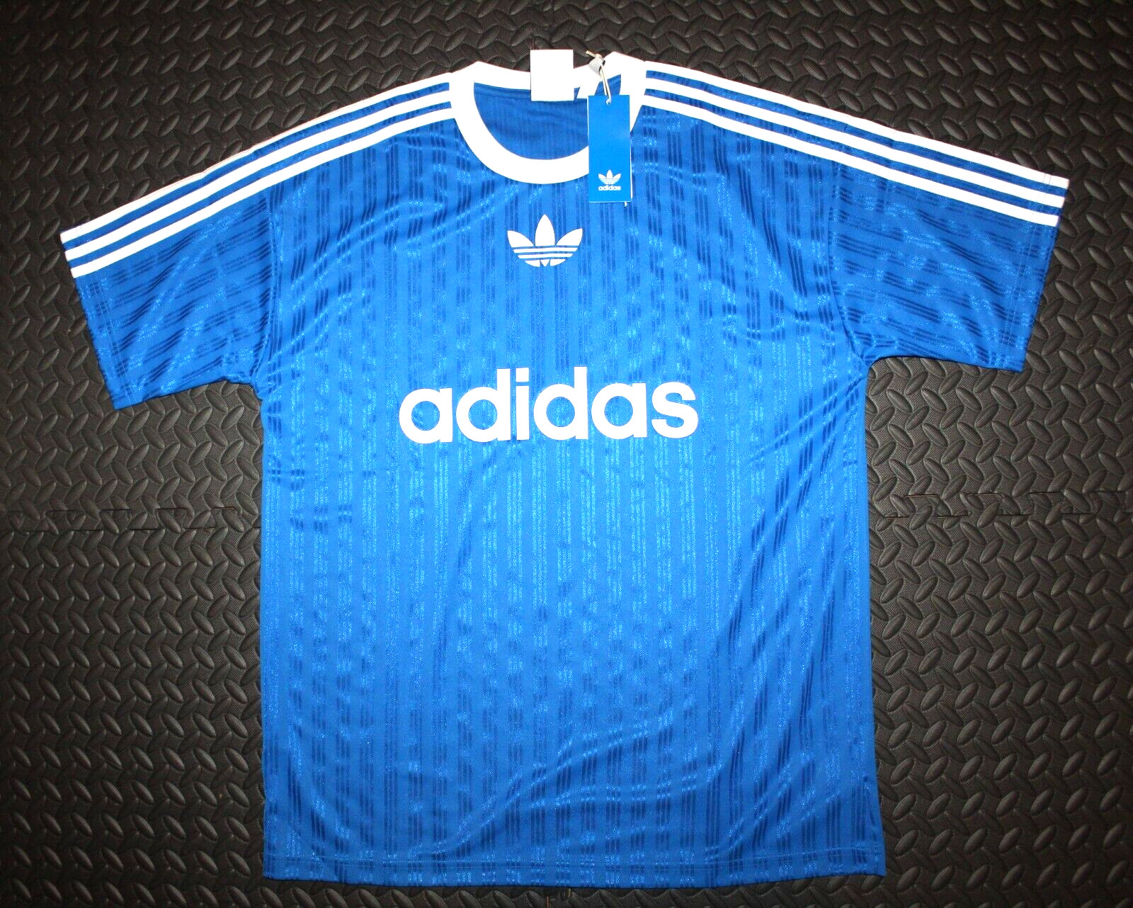 NEW MEN’S ADIDAS ORIGINALS TREFOIL POLY TEE SHIRT ~SIZE MEDIUM #IM9456 BLUEBIRD