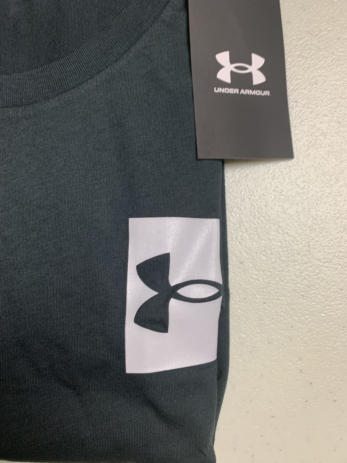 Under Armour Athletic Black Box Logo Loose Fit Graphic T-Shirt 2XL XXL Brand New