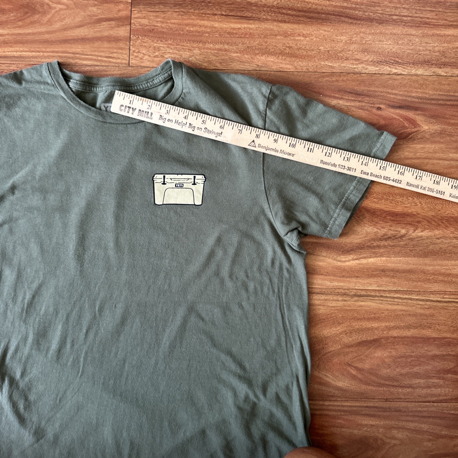YETI Men’s Medium Short Sleeve T-Shirt 100% Cotton Green