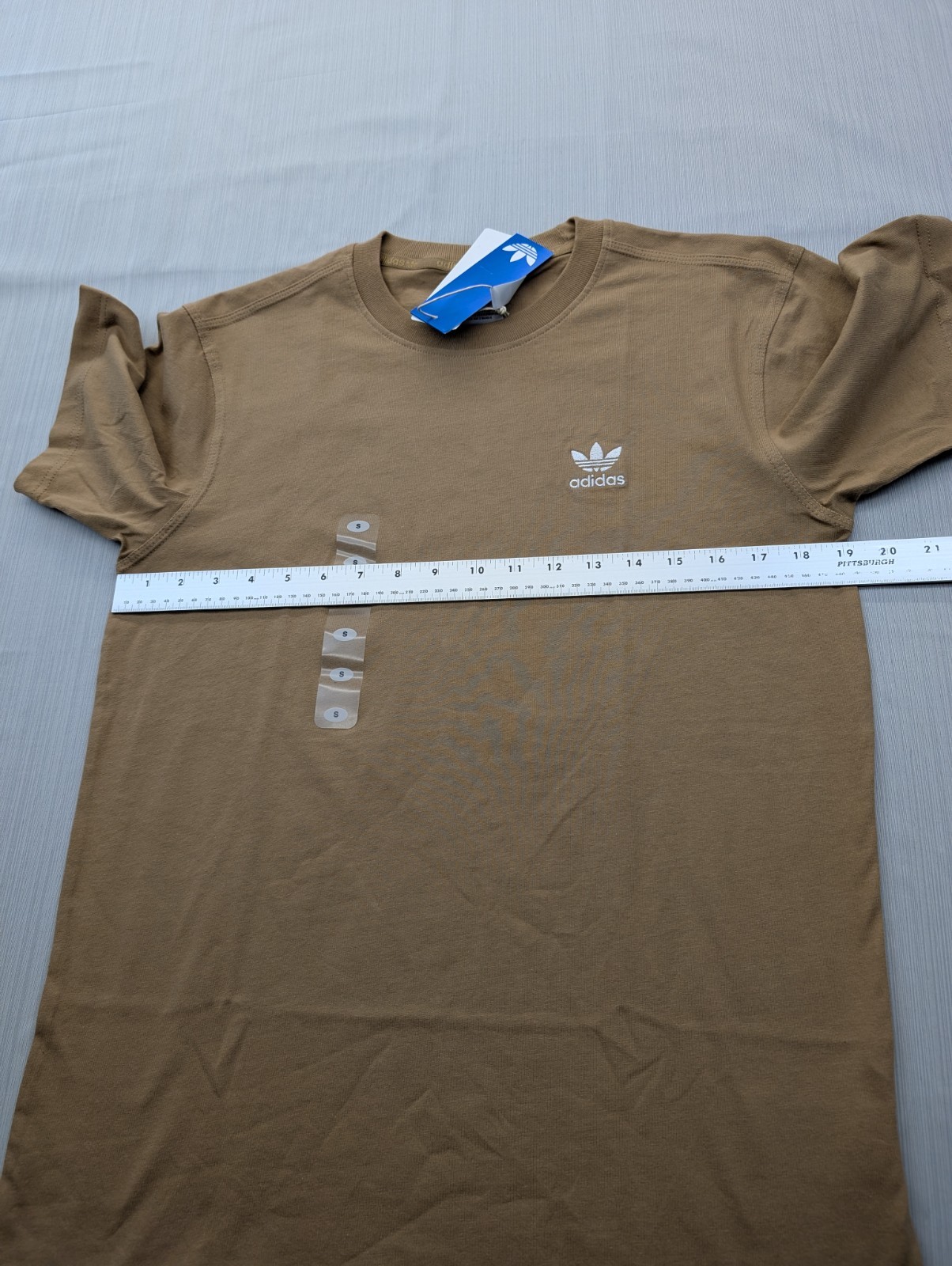 New Men’s Adidas Trefoil Essentials Tee Shirt Size Small Mens TShirt Tan Khaki