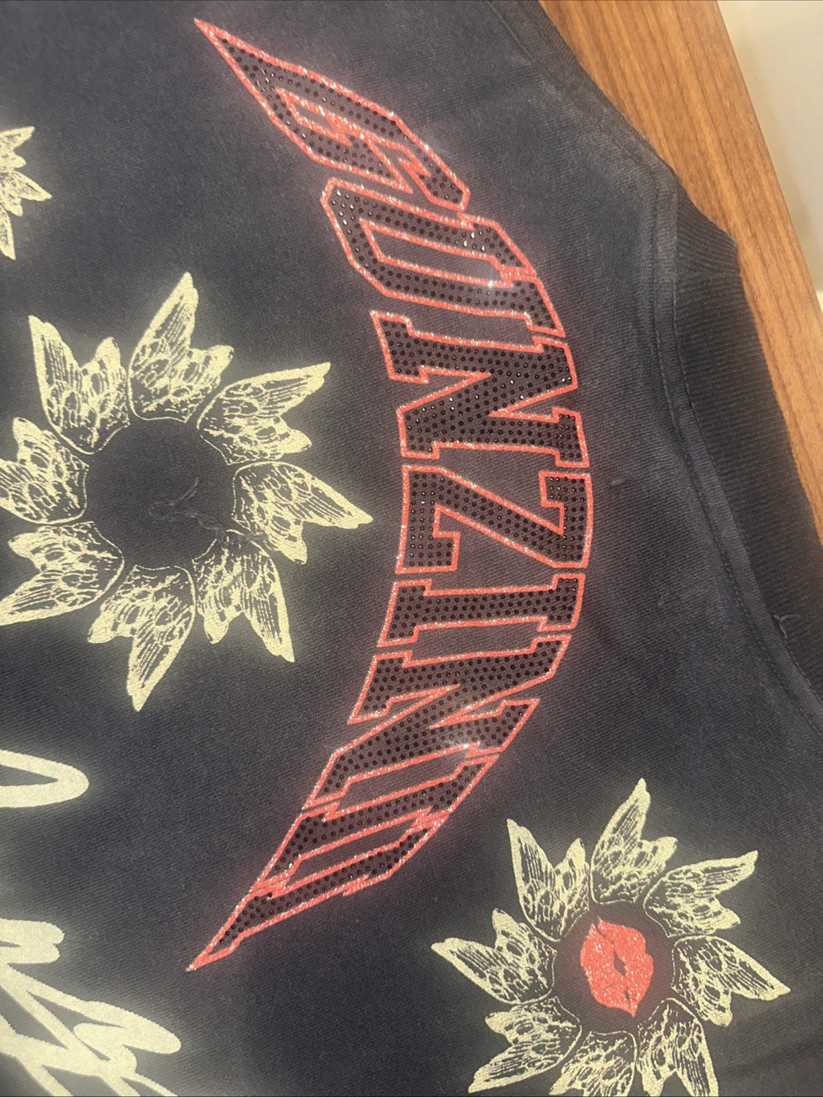 Gunzinii Heavy T-shirt XL Distressed “I Love You” Rhinestones Glitter Kisses