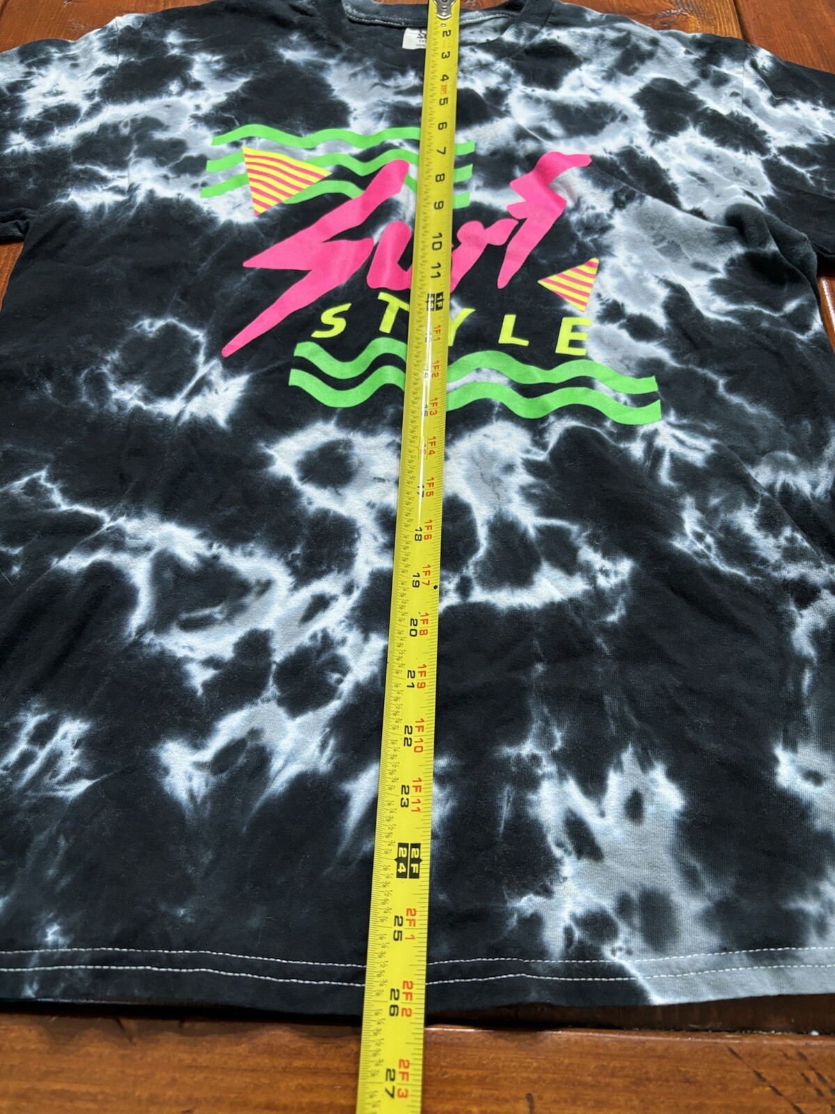 Surf Style Adult Size Medium T-Shirt Black Gray Tie Dye Neon Graphic Worn White