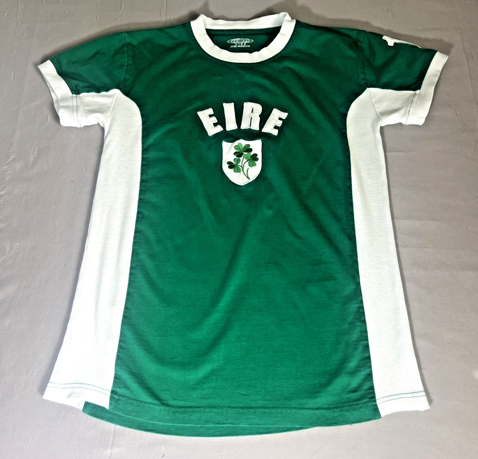 EIRE Ireland Mens Sz M Soccer Football Rugby Shirt Green White Shamrock #10 Logo