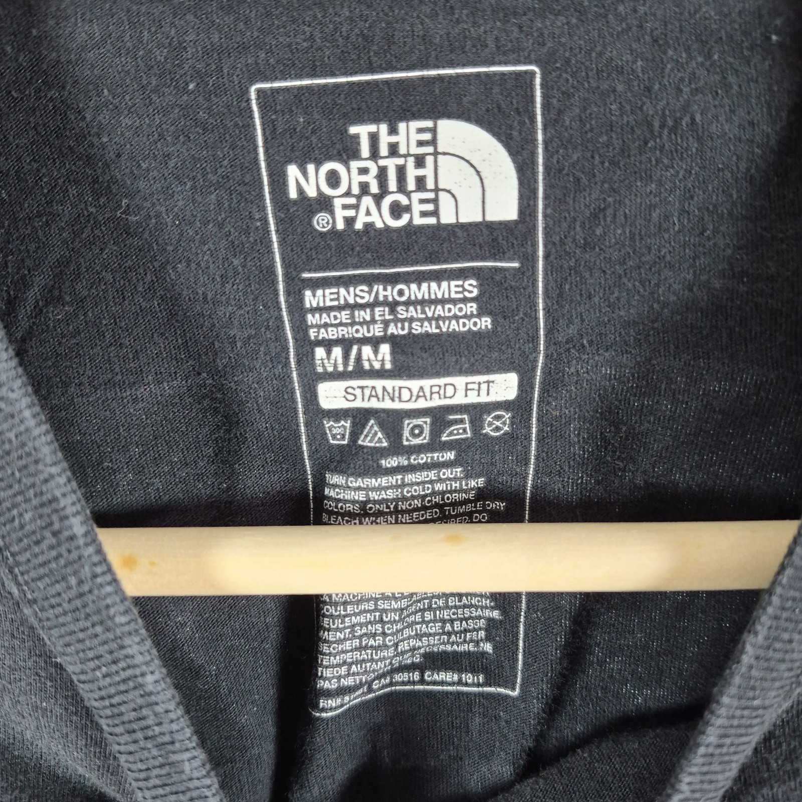 The North Face T-Shirt Men’s Medium Black Red Crewneck S-Sleeve Spellout Casual