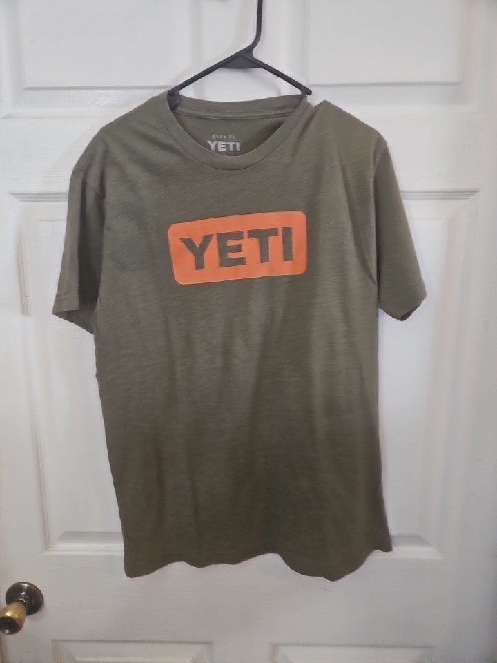 Yeti Logo Tshirt Green/Orange size LG