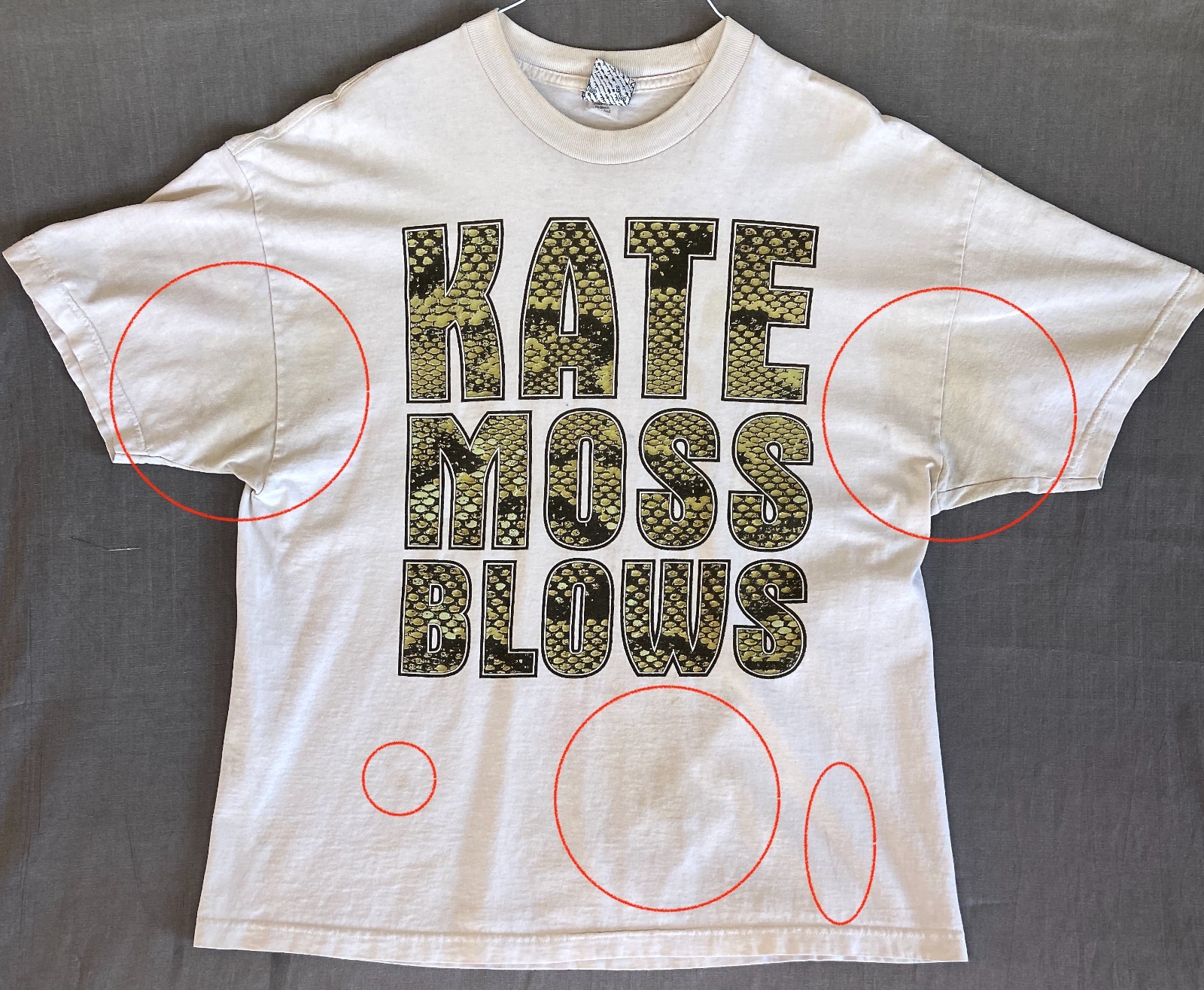 Kate Moss Blows Rogue Status T Shirt Mens XL Vintage Y2K T Shirt. RARE.