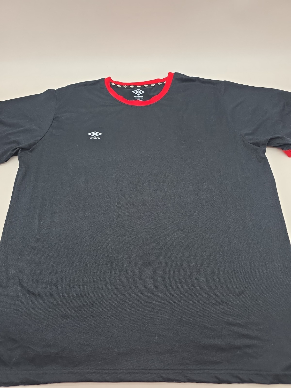 Umbro T-Shirt Men 2XL Black Solid Polyester Spandex Blend.#46877