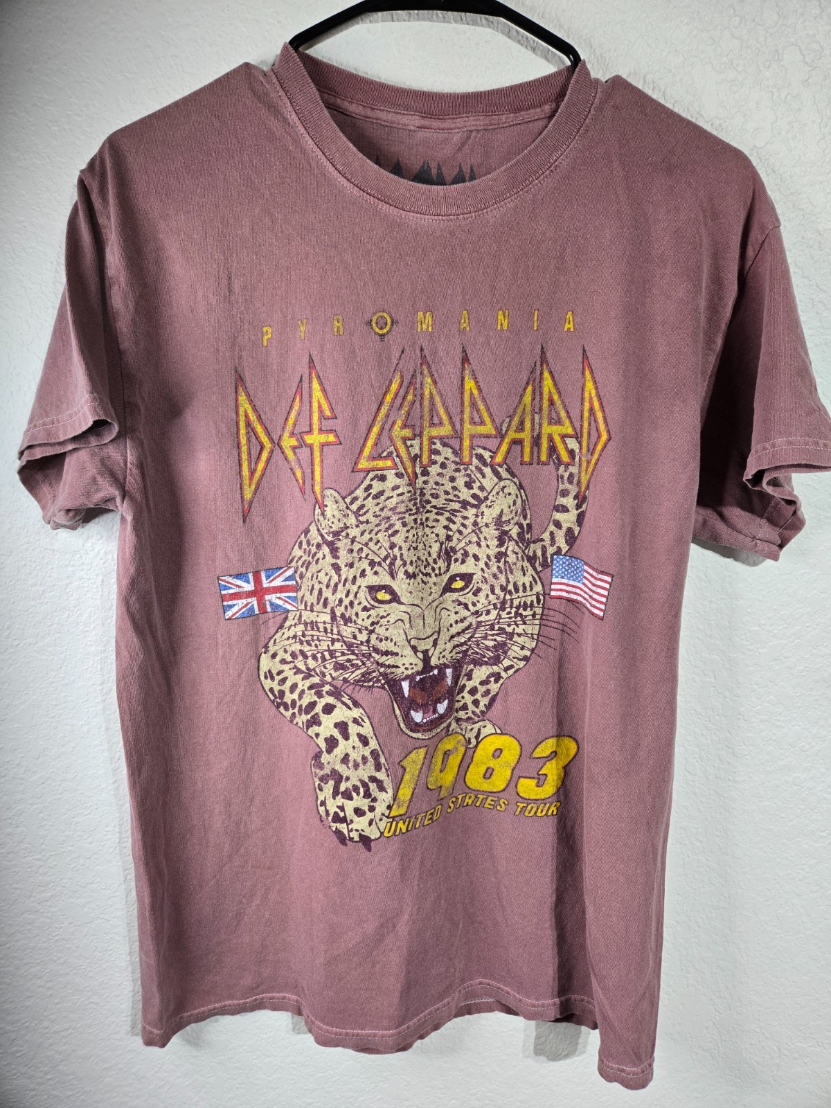 Def Leppard T-Shirt Mens Size Small Purple Retro Rock Band Pyromania Tour Tee