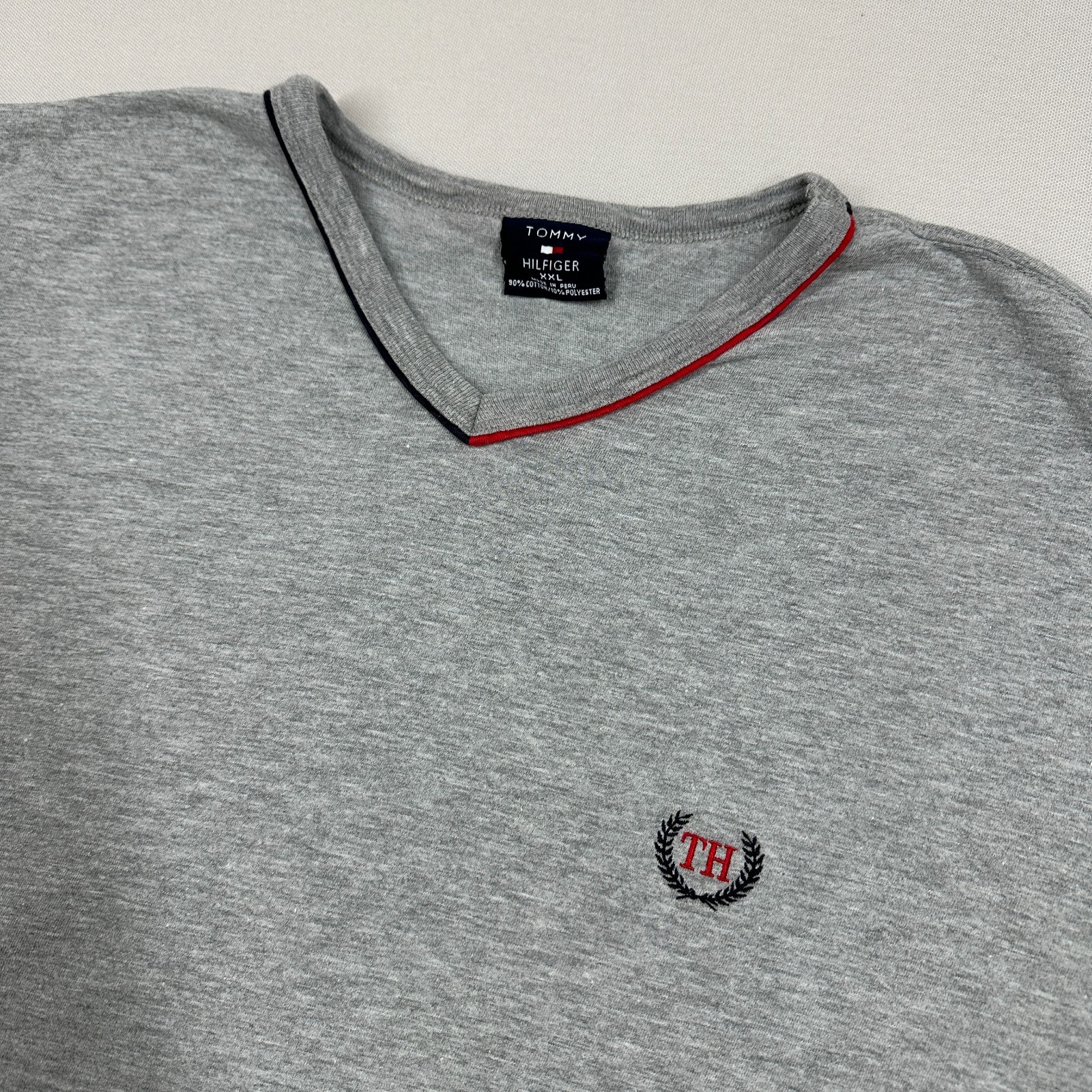 Tommy Hilfiger Challenge V Neck Gray Y2K T-Shirt – Size XXL
