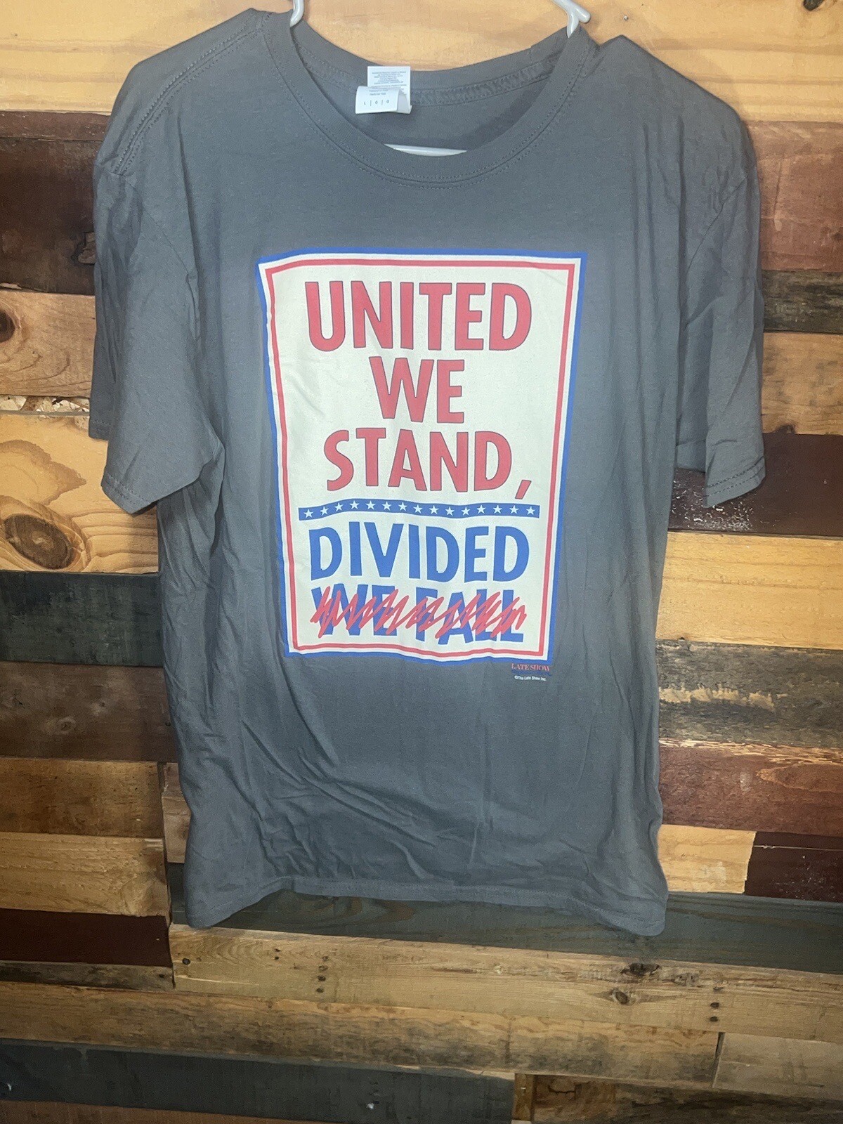 Retro United We Stand Divided Stephen Colbert Shirt Gray colored Size L Gildan