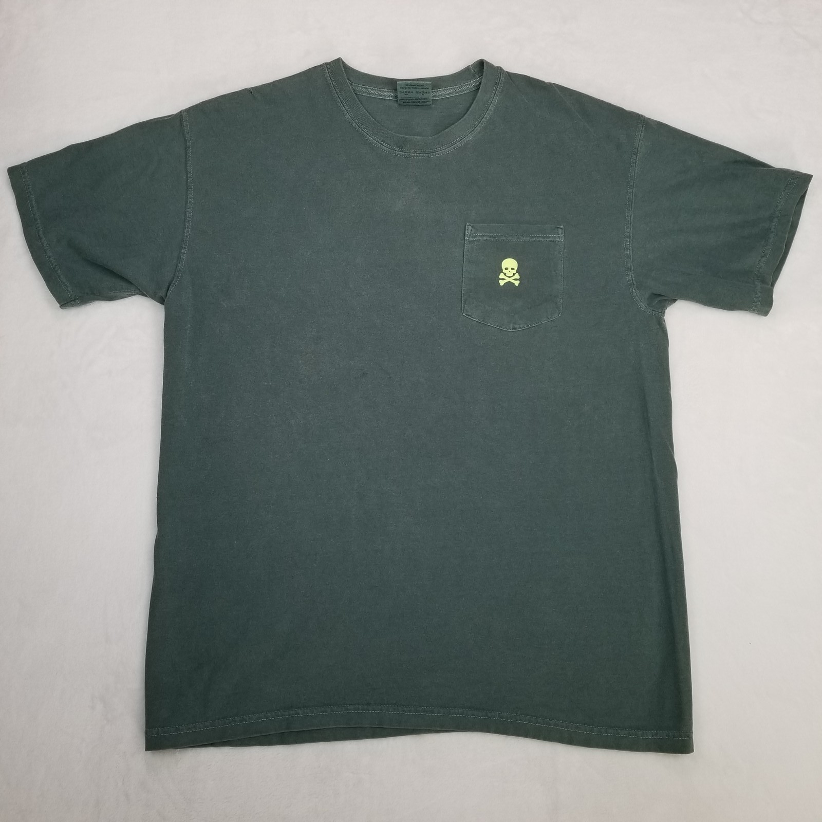 Comfort Colors Men’s Green Skull Pocket Graphic Shirt Size Large Classic Casual