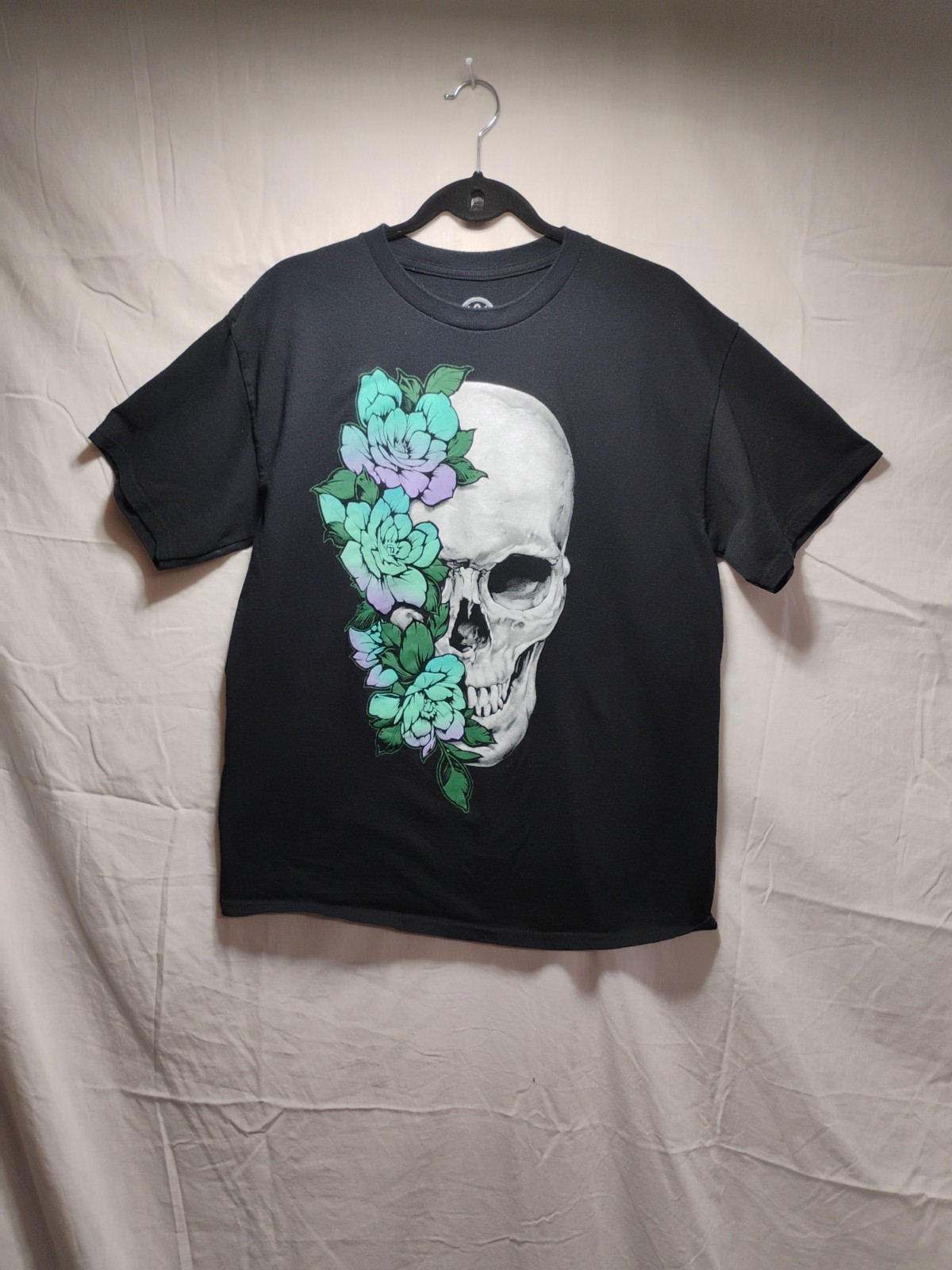 DOM Tshirt Size Large Skull/Flowers Graphic Logo Black Short Sleeve Unisex