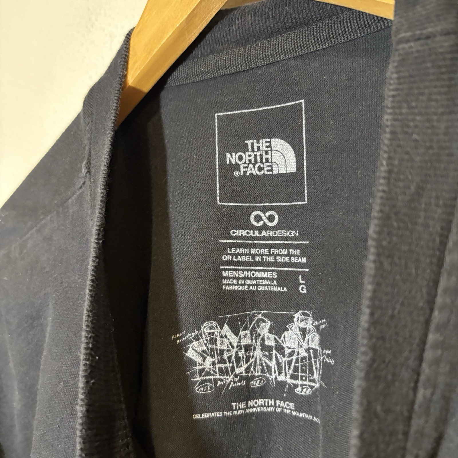 The North Face Red Box Aconcagua Mens graphic T-Shirt Black Large Heavyweight